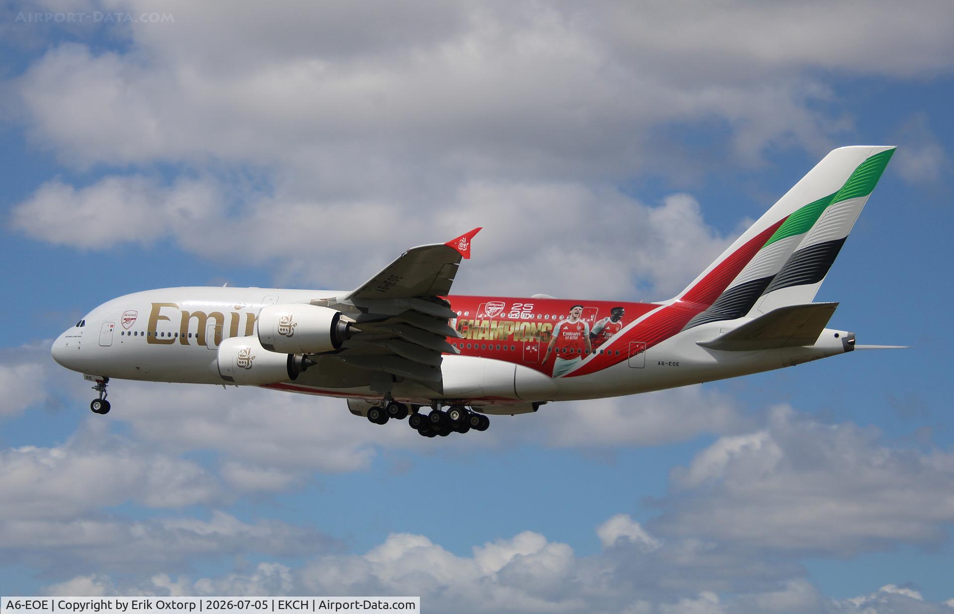 A6-EOE, 2014 Airbus A380-861, c/n 169 l/n L4J, A6-EOE landed rw 22L. Arsenal Champions Livery