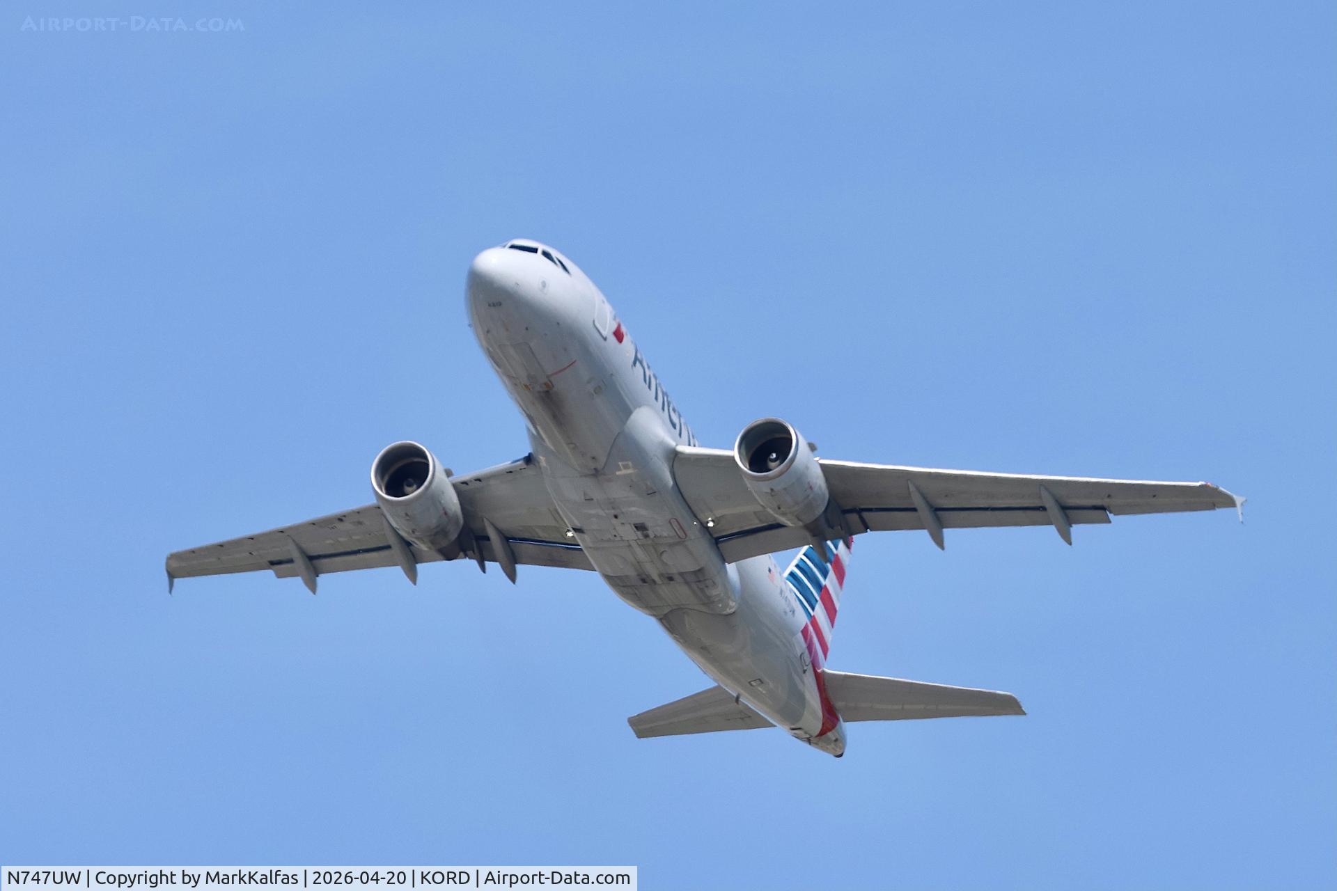 N747UW, 2000 Airbus A319-112, c/n 1301, A319 American Airlines Airbus A319-112 N747UW departing 28R KORD