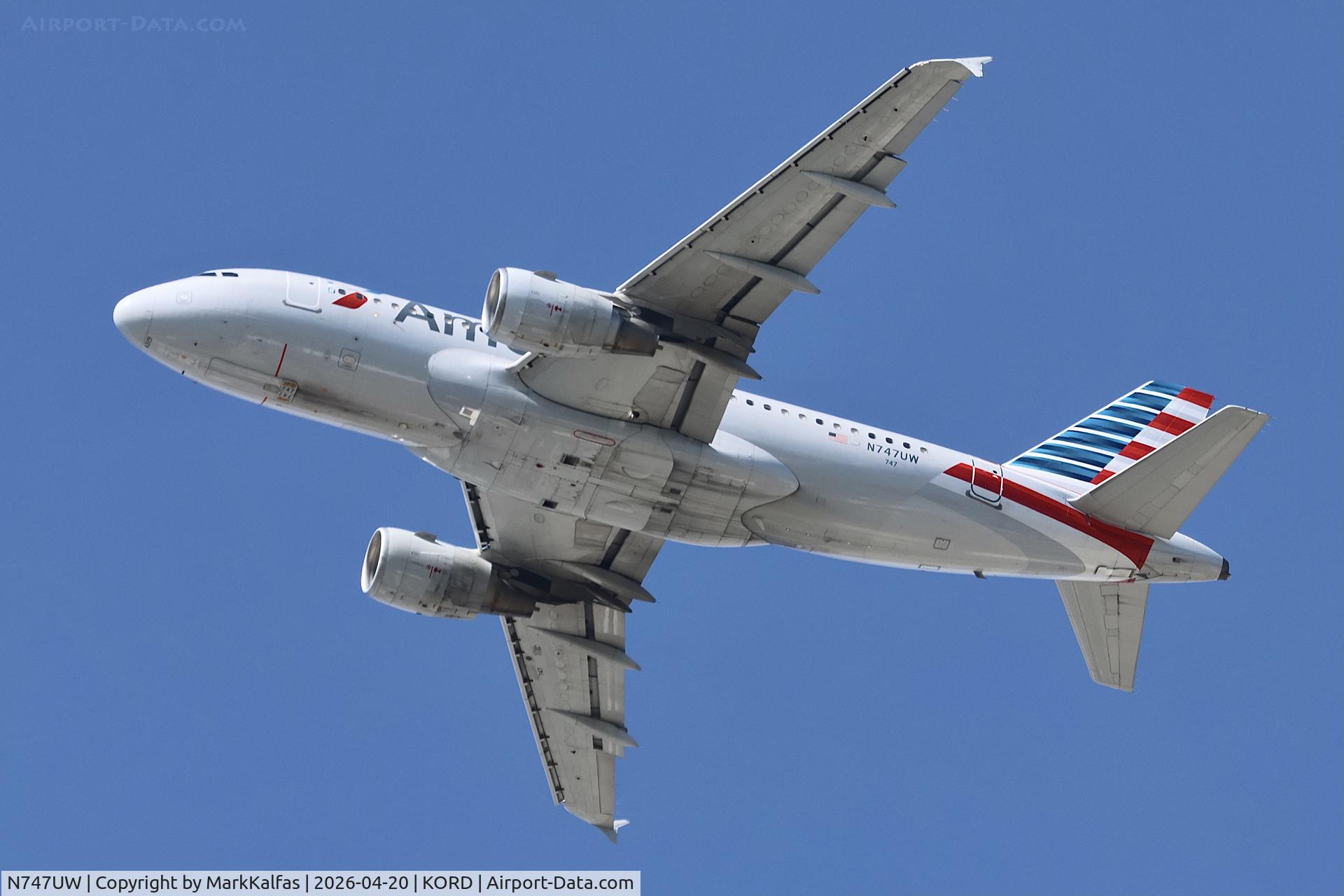 N747UW, 2000 Airbus A319-112, c/n 1301, A319 American Airlines Airbus A319-112 N747UW departing 28R KORD