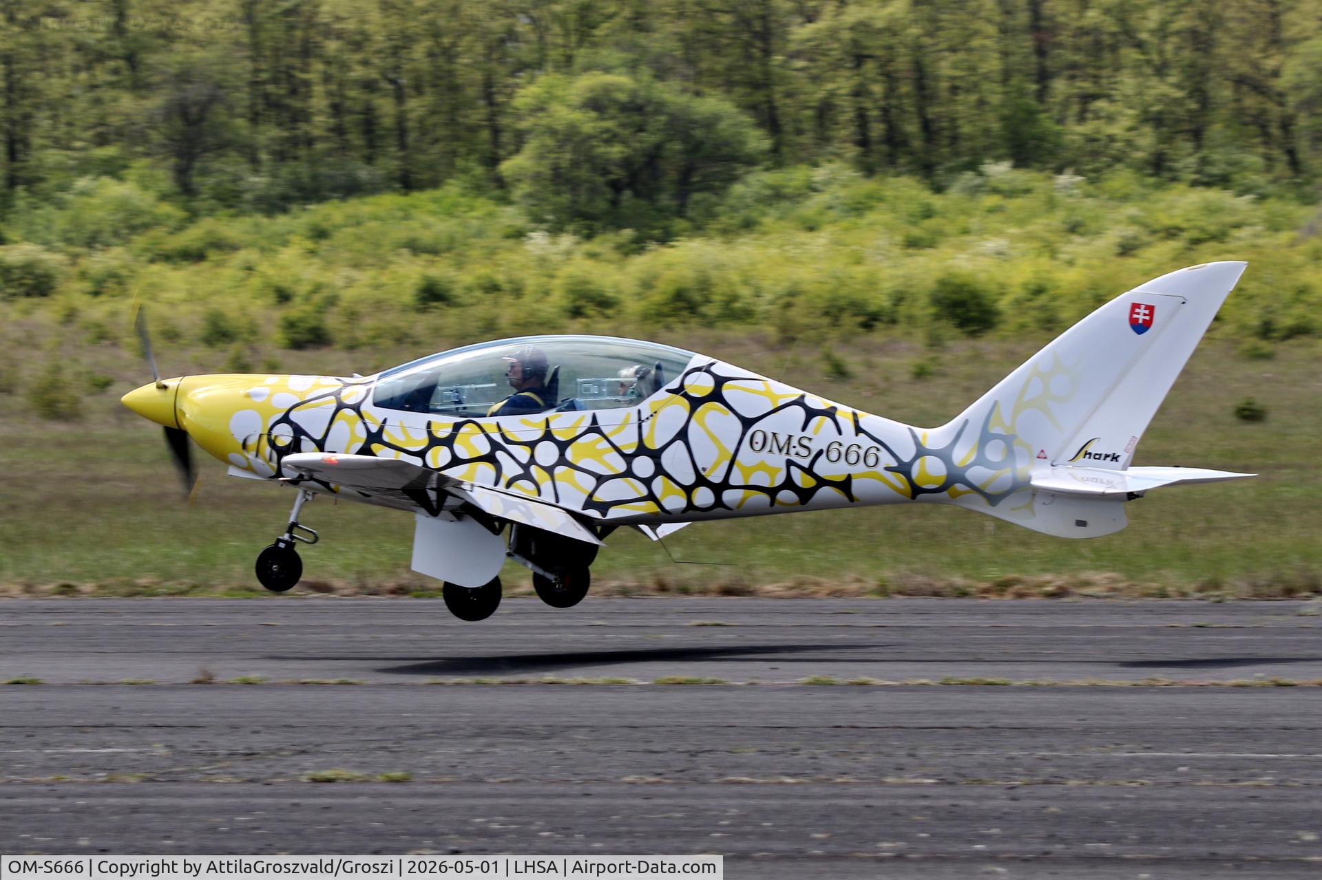 OM-S666, Shark Aero Shark, c/n 090, LHSA - Szentkirályszabadja Airport, Hungary