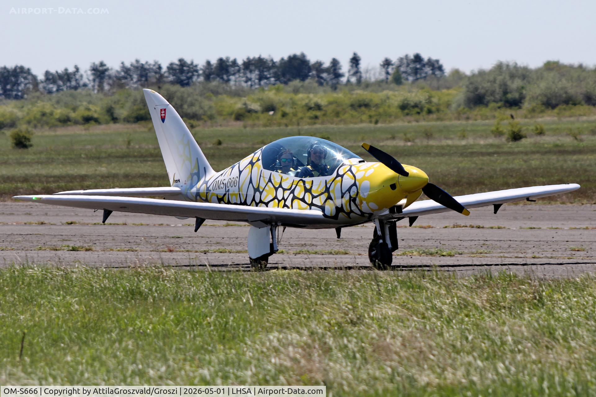OM-S666, Shark Aero Shark, c/n 090, LHSA - Szentkirályszabadja Airport, Hungary