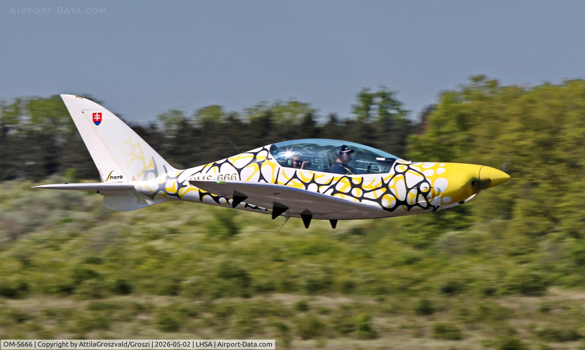 OM-S666, Shark Aero Shark, c/n 090, LHSA - Szentkirályszabadja Airport, Hungary