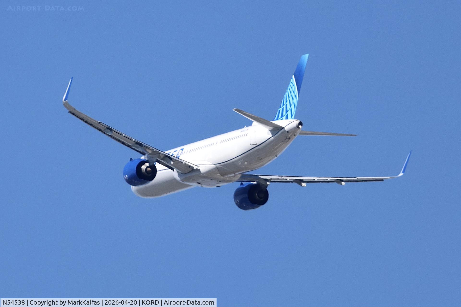 N54538, 2025 Airbus 321-271NX, c/n 12561, A21N United Airbus 321-271NX N54538 departing 28R KORD