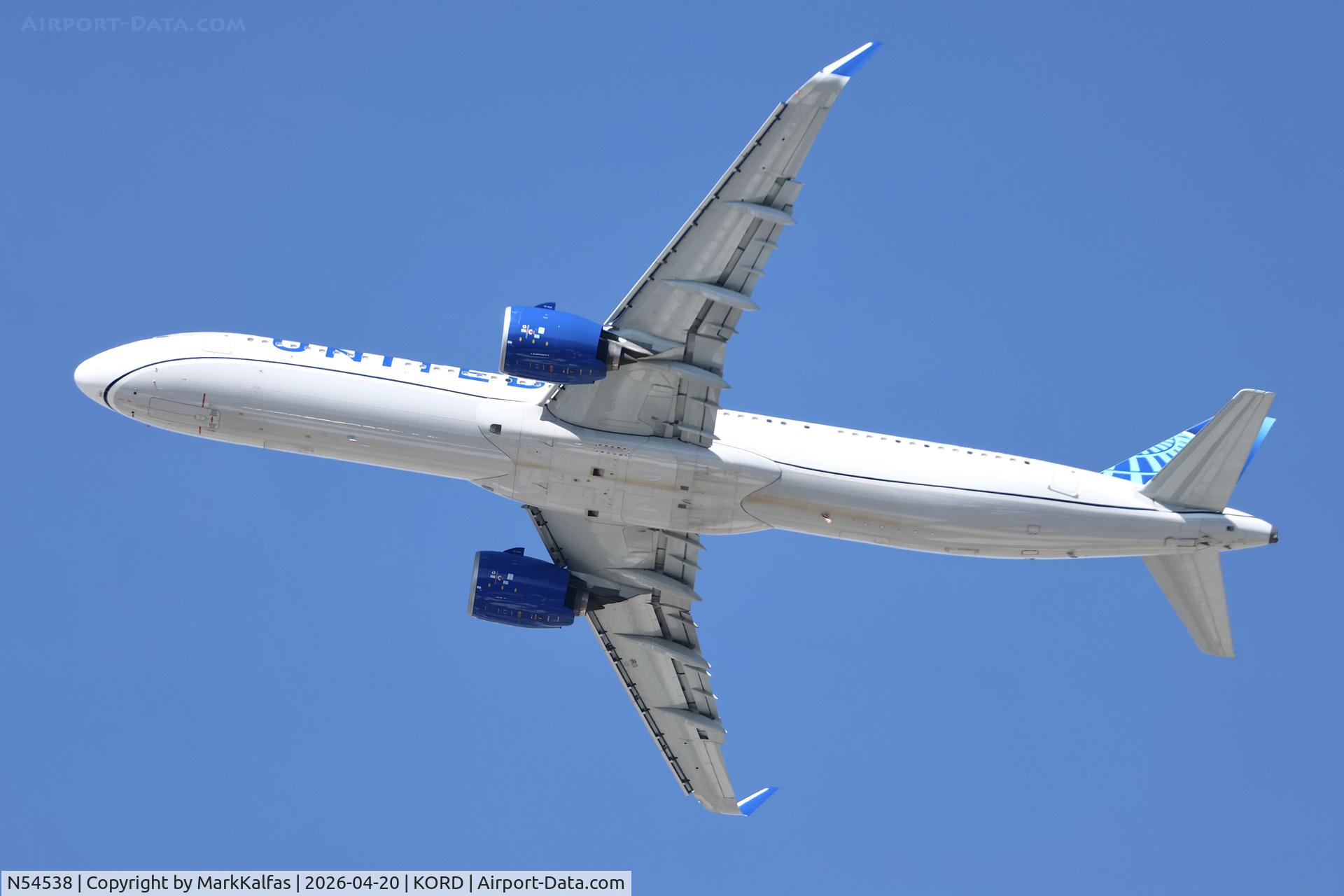 N54538, 2025 Airbus 321-271NX, c/n 12561, A21N United Airbus 321-271NX N54538 departing 28R KORD