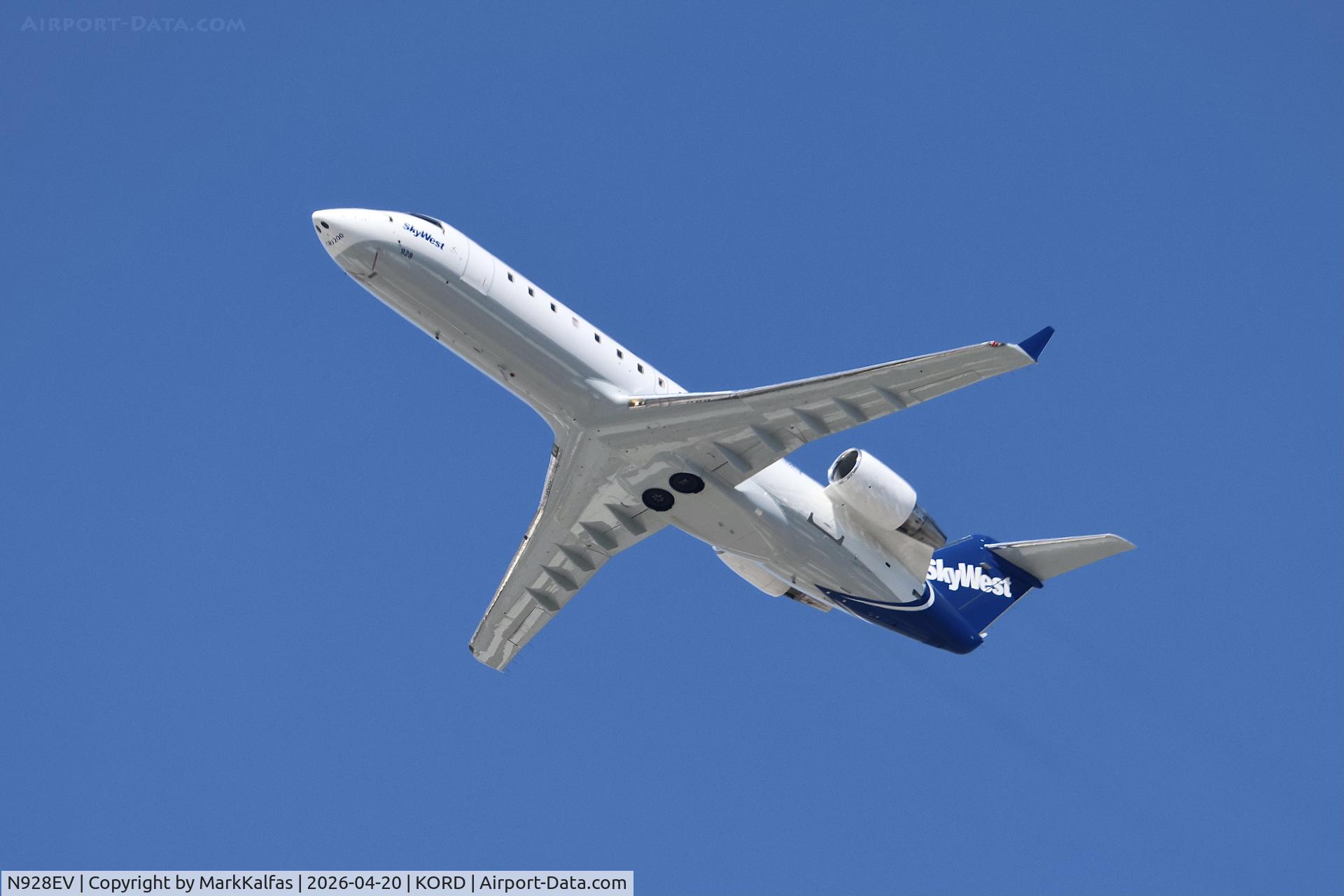 N928EV, 2004 Bombardier CRJ-200LR (CL-600-2B19), c/n 8006, CRJ2 SkyWest/United Express Bombardier CL-600-2B19,, CRJ-200LR , N928EV departing 28R KORD