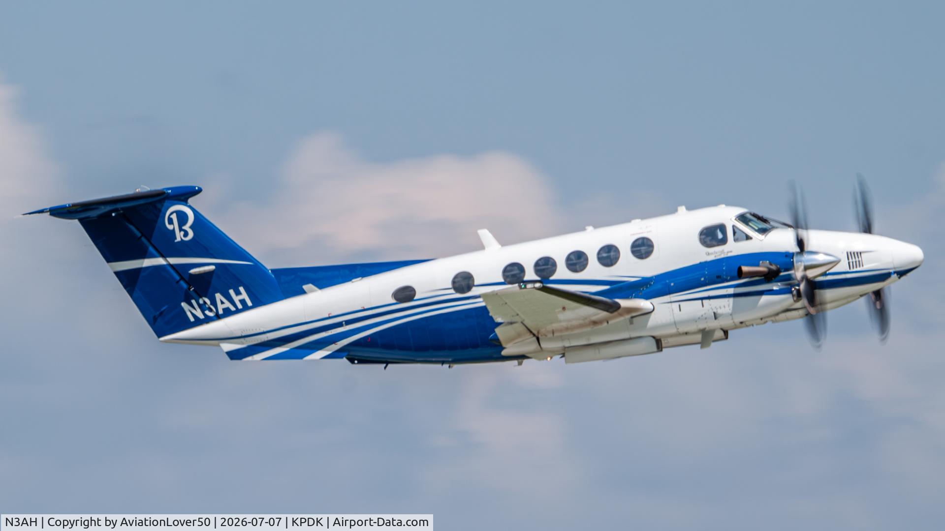 N3AH, 1987 Beech 300, c/n FA-130, King Air 300