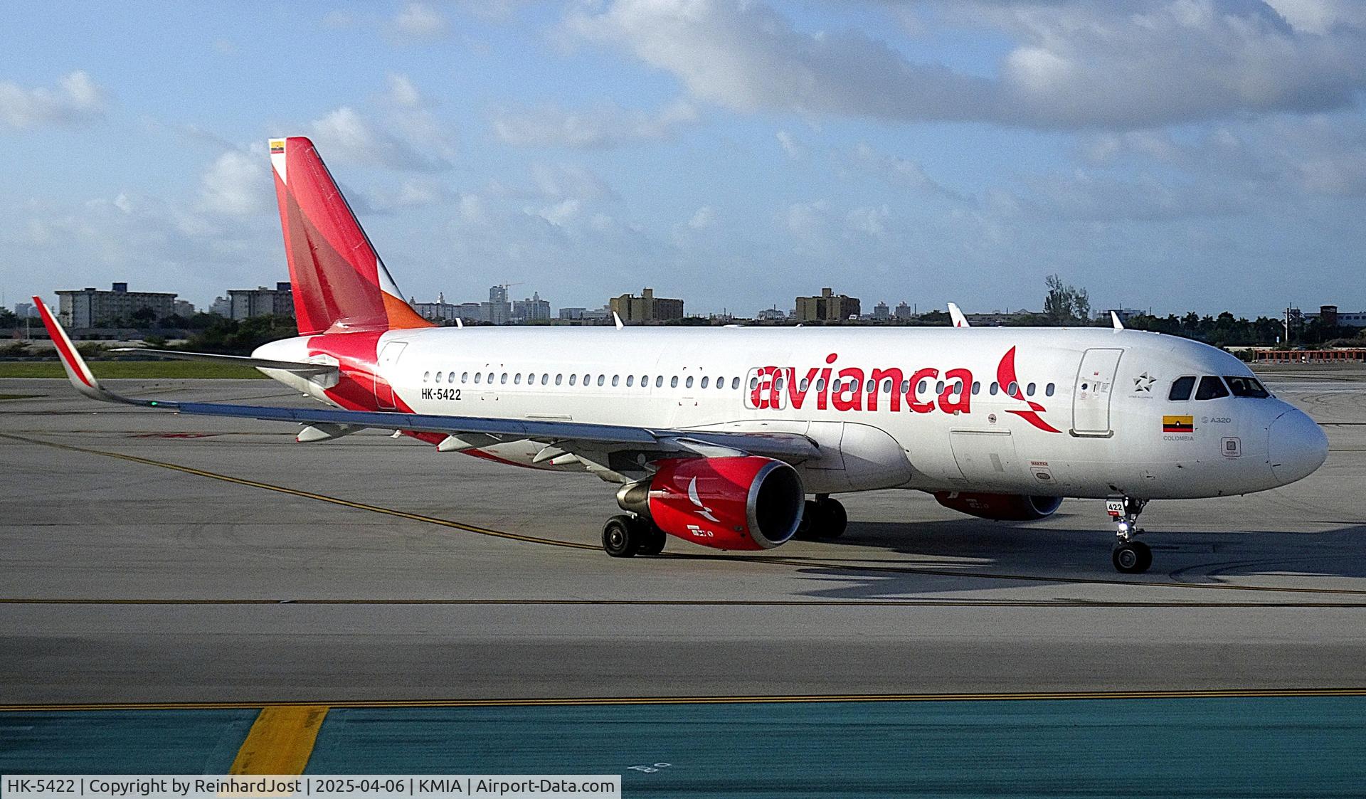 HK-5422, 2016 Airbus A320-214, c/n 6991, HK-5422 (ex-PK-LAV / VP-CJQ / N691AG) taxiing to the apron at Miami International, FL