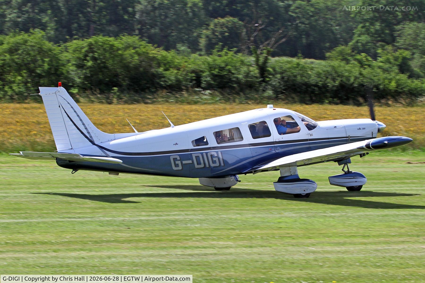 G-DIGI, 1979 Piper PA-32-300 Cherokee Six Cherokee Six, c/n 32-7940224, Oaksey Park