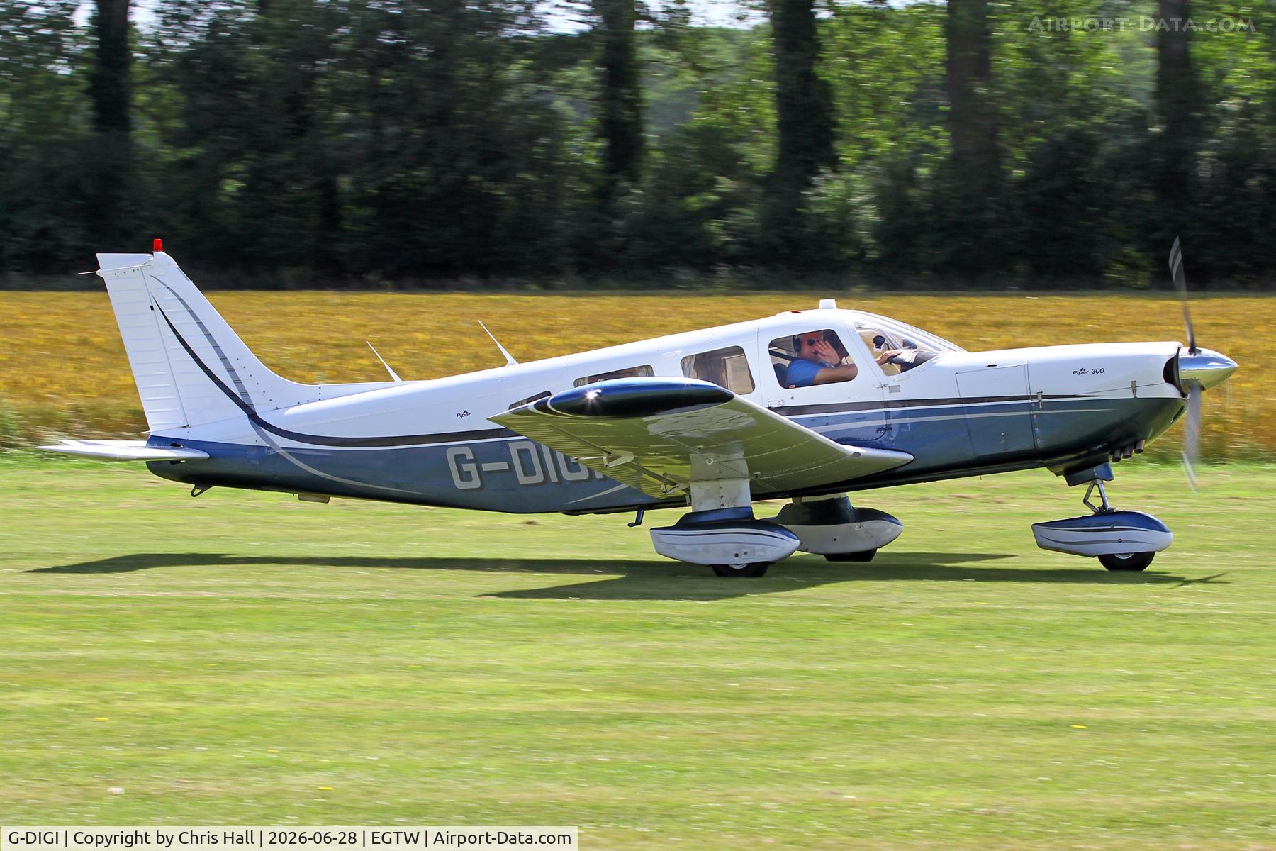 G-DIGI, 1979 Piper PA-32-300 Cherokee Six Cherokee Six, c/n 32-7940224, Oaksey Park