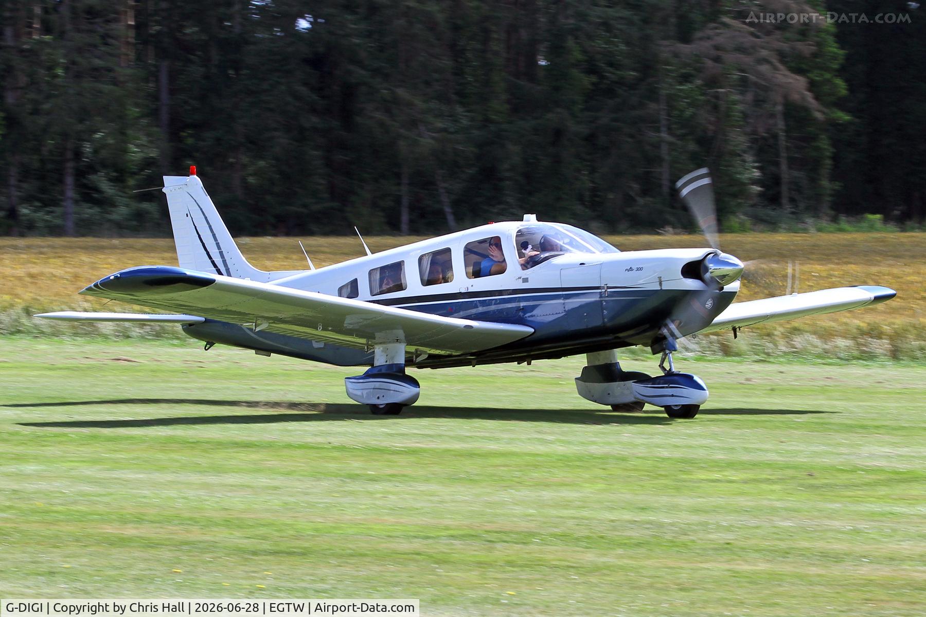 G-DIGI, 1979 Piper PA-32-300 Cherokee Six Cherokee Six, c/n 32-7940224, Oaksey Park