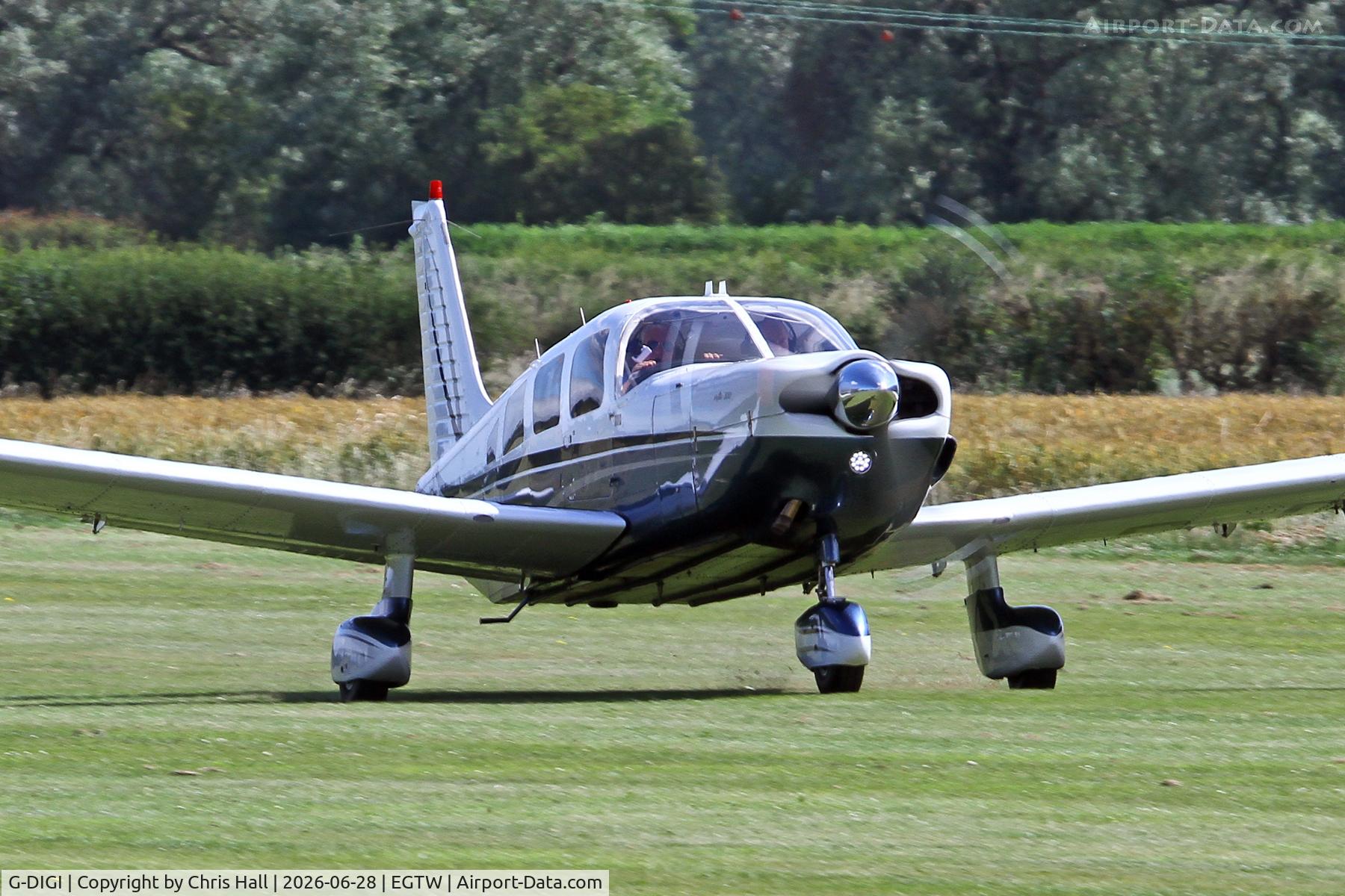 G-DIGI, 1979 Piper PA-32-300 Cherokee Six Cherokee Six, c/n 32-7940224, Oaksey Park
