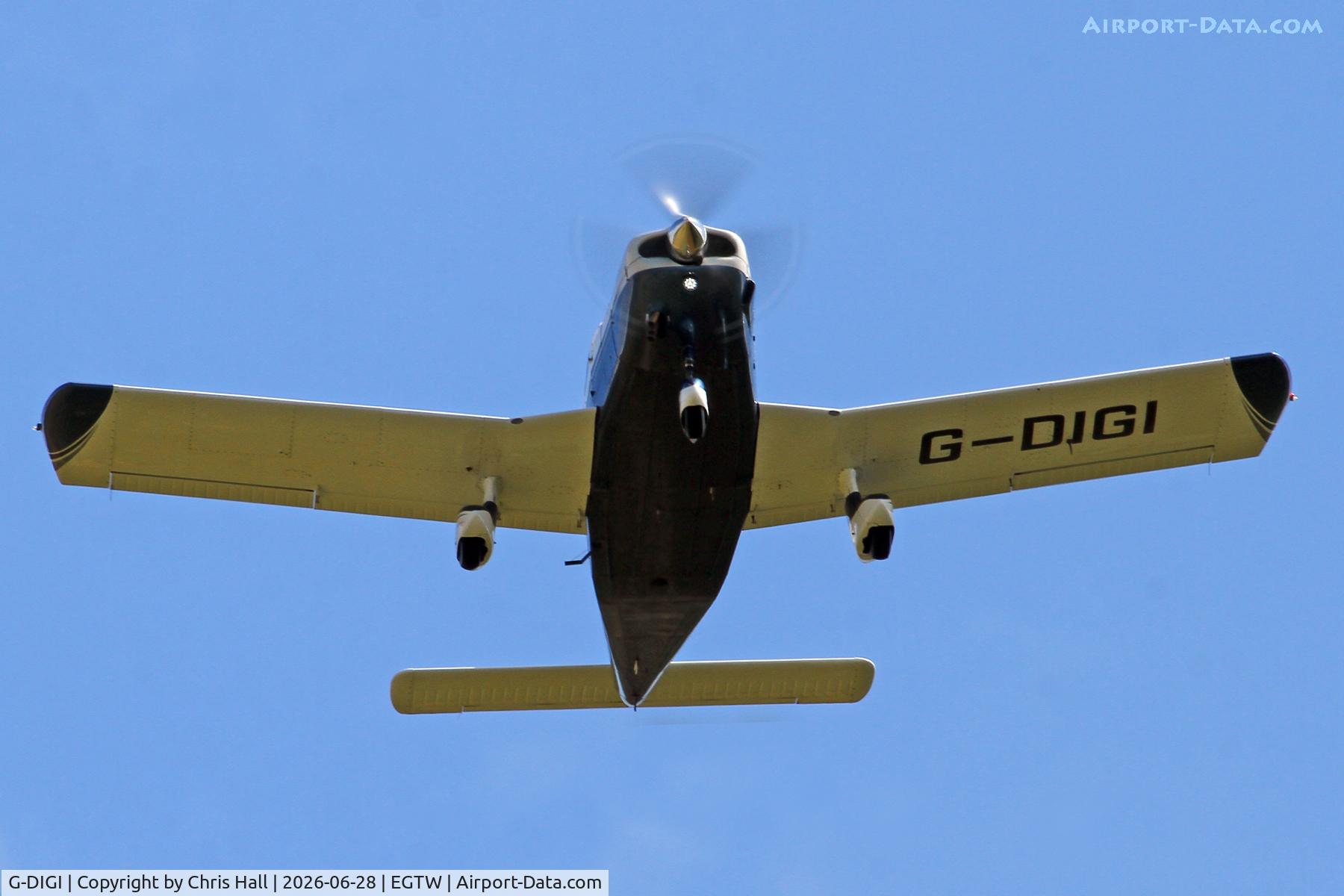 G-DIGI, 1979 Piper PA-32-300 Cherokee Six Cherokee Six, c/n 32-7940224, Oaksey Park