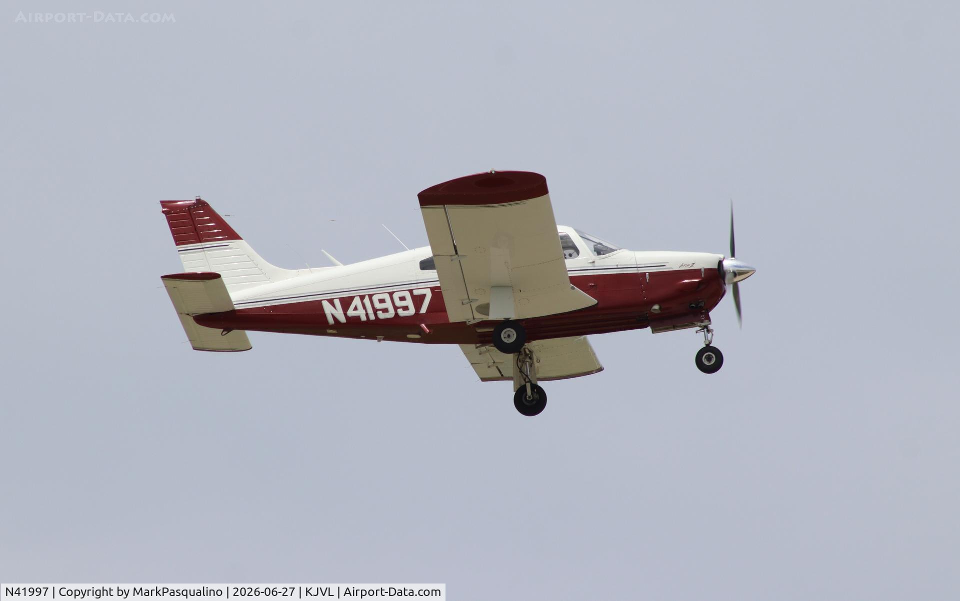 N41997, 1974 Piper PA-28R-200, c/n 28R-7435235, Piper PA-28R-200