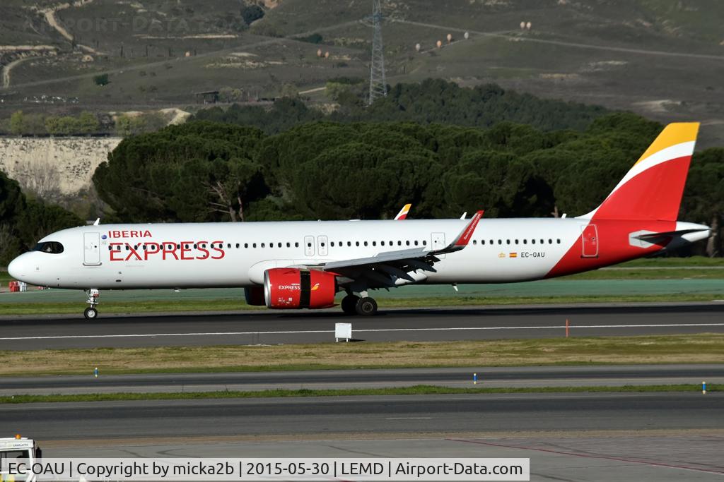 EC-OAU, 2023 Airbus A321-271NX, c/n 11439, Taxiing