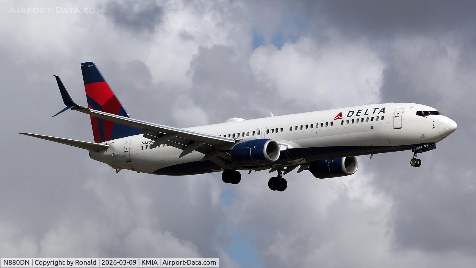 N880DN, Boeing 737-900ER, c/n 31991, at mia