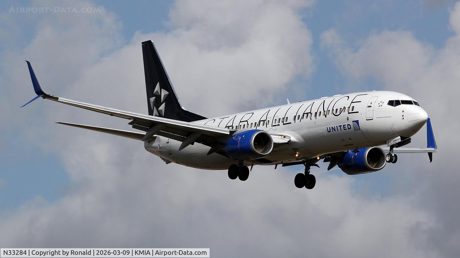 N33284, 2004 Boeing 737-824, c/n 31635, at mia