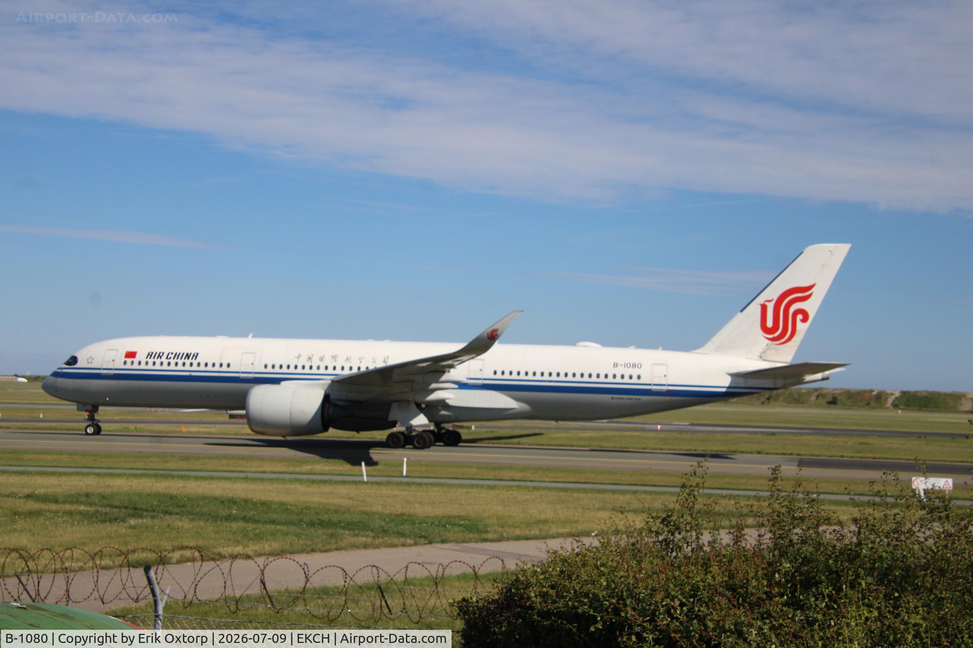 B-1080, 2018 Airbus A350-941, c/n 247, B-1080 landed rw 04L