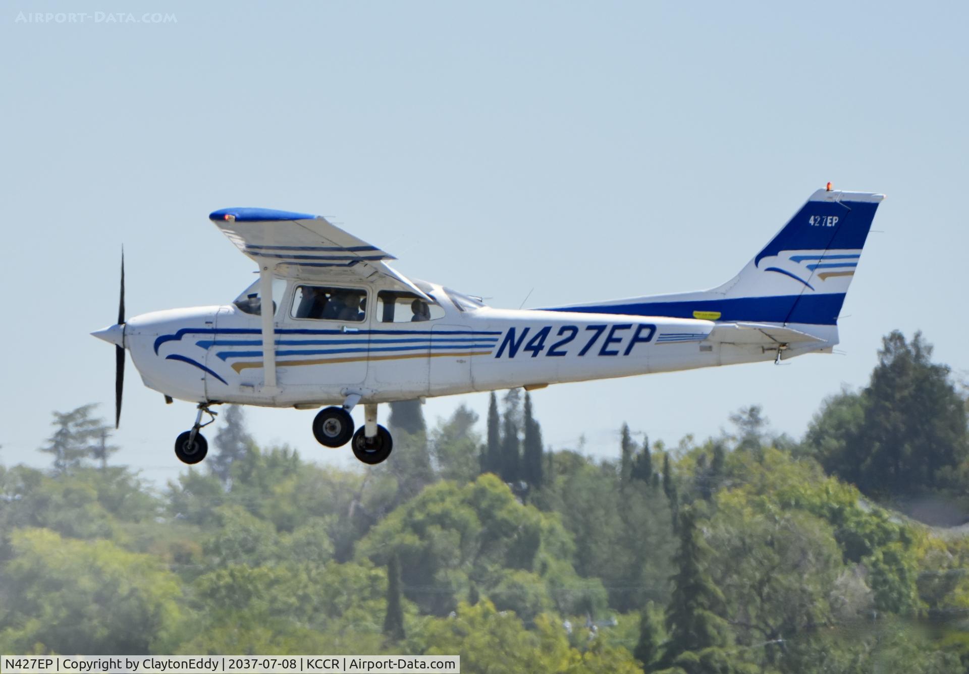 N427EP, 1998 Cessna 172R, c/n 17280606, Buchanan Field Concord airport in California 2026