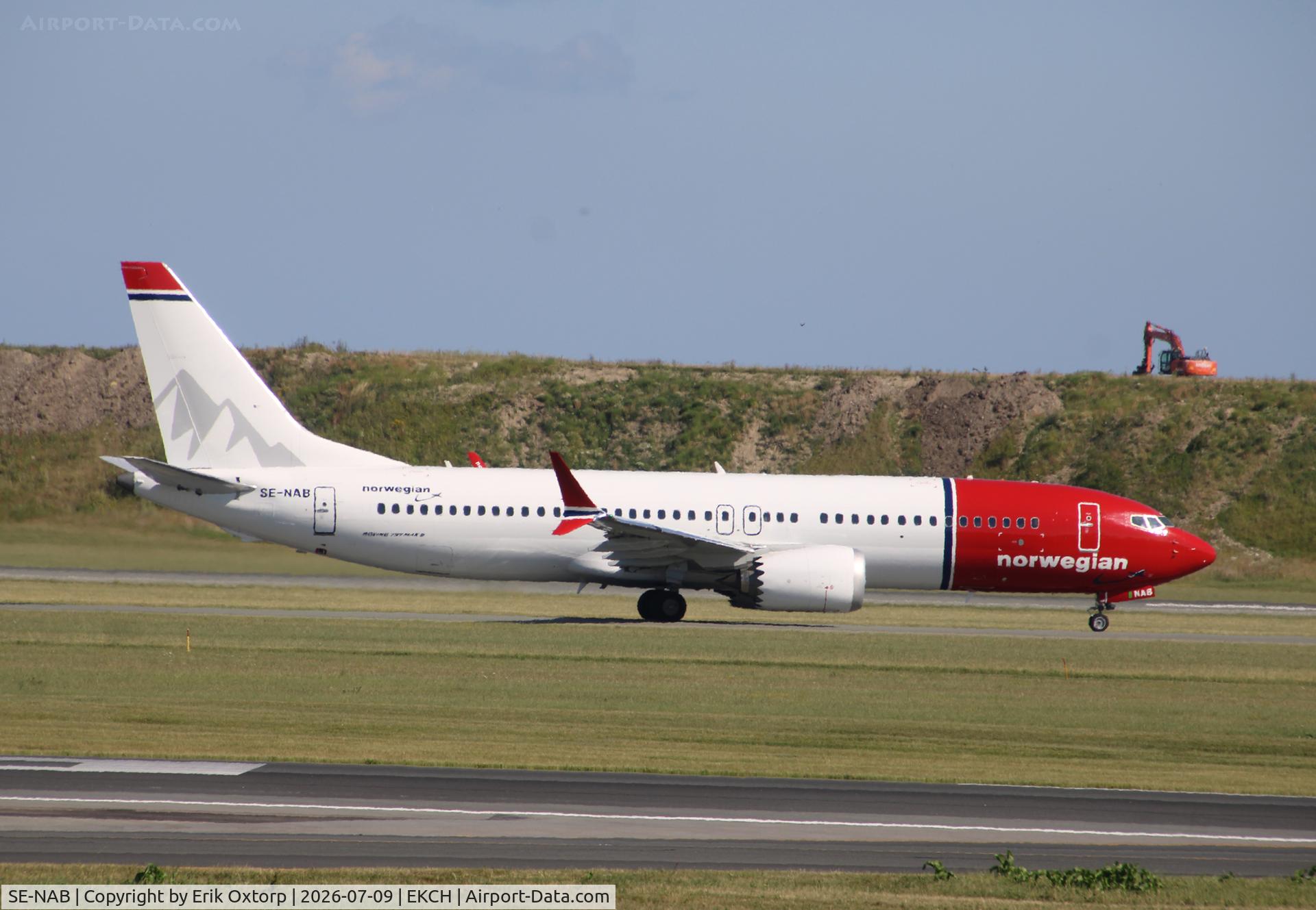 SE-NAB, 2025 Boeing B-737-8 Max, c/n 64427 l/n 9326, SE-NAB taxi for takeoff rw 04R