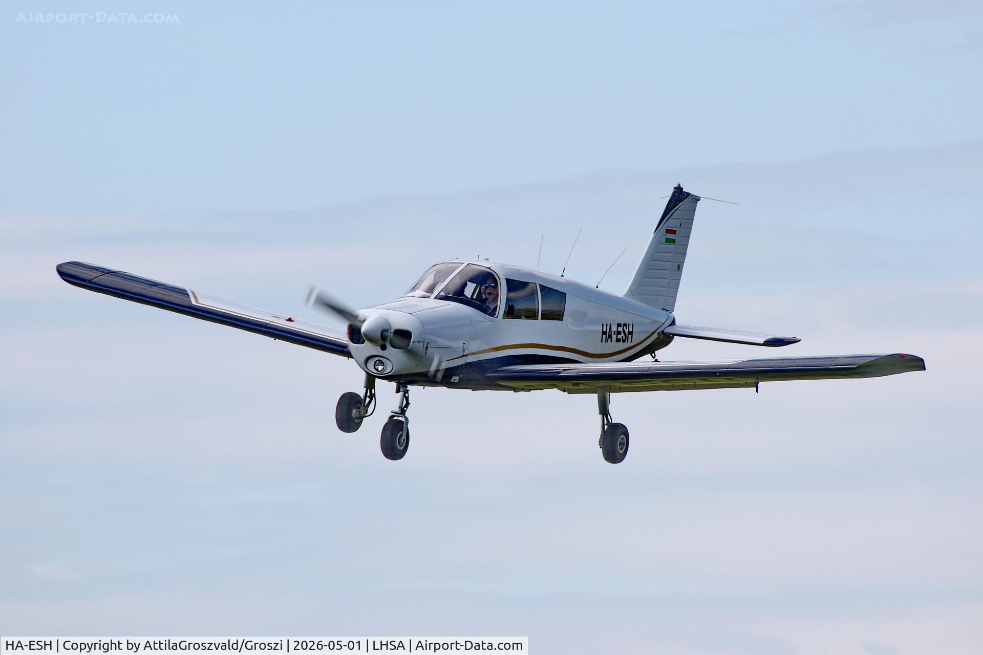 HA-ESH, Piper PA-28-140 Cherokee C, c/n 28-26820, LHSA - Szentkirályszabadja Repülőtér, Magyarország