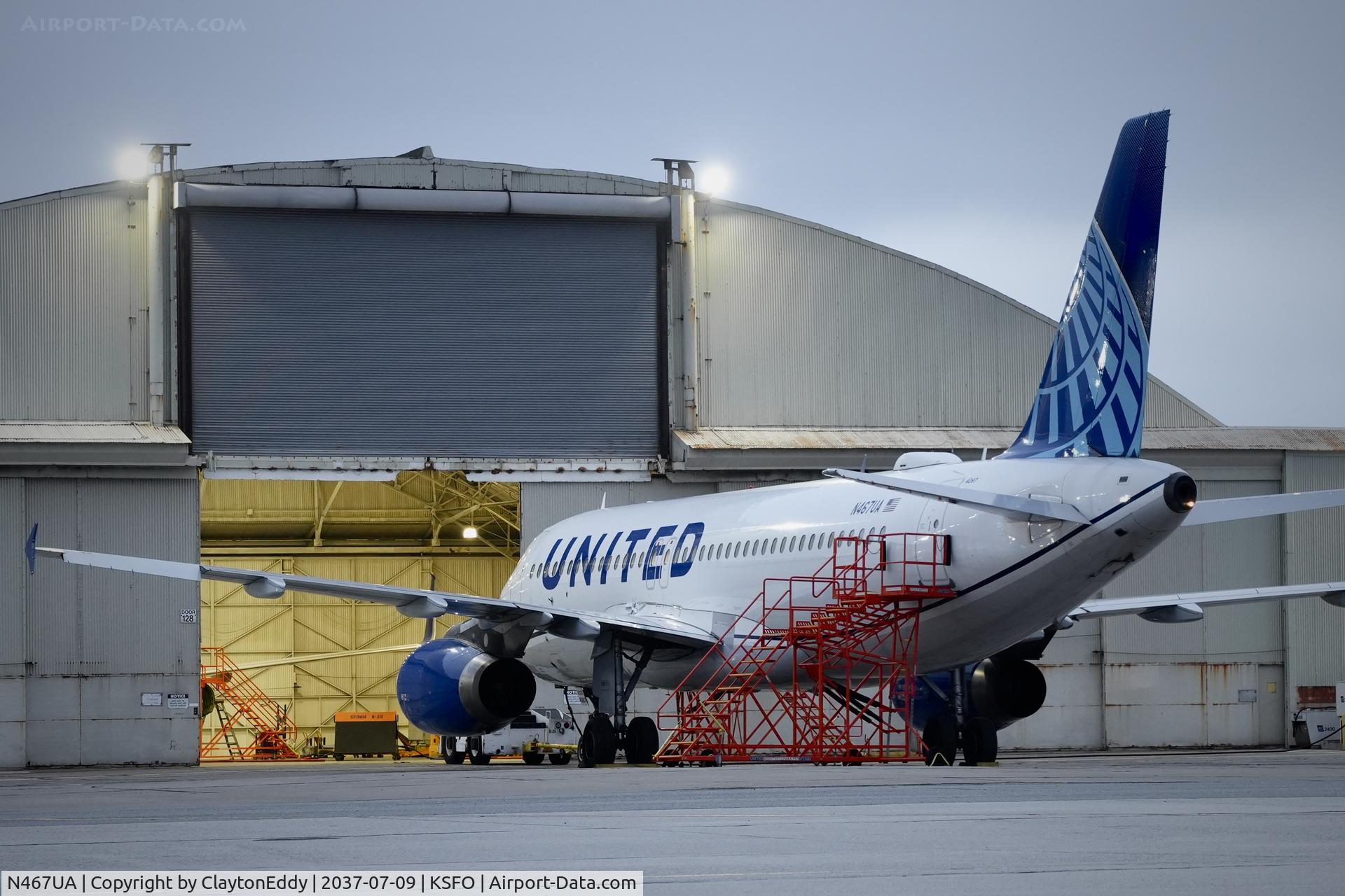 N467UA, 2000 Airbus A320-232, c/n 1359, SFO 2026