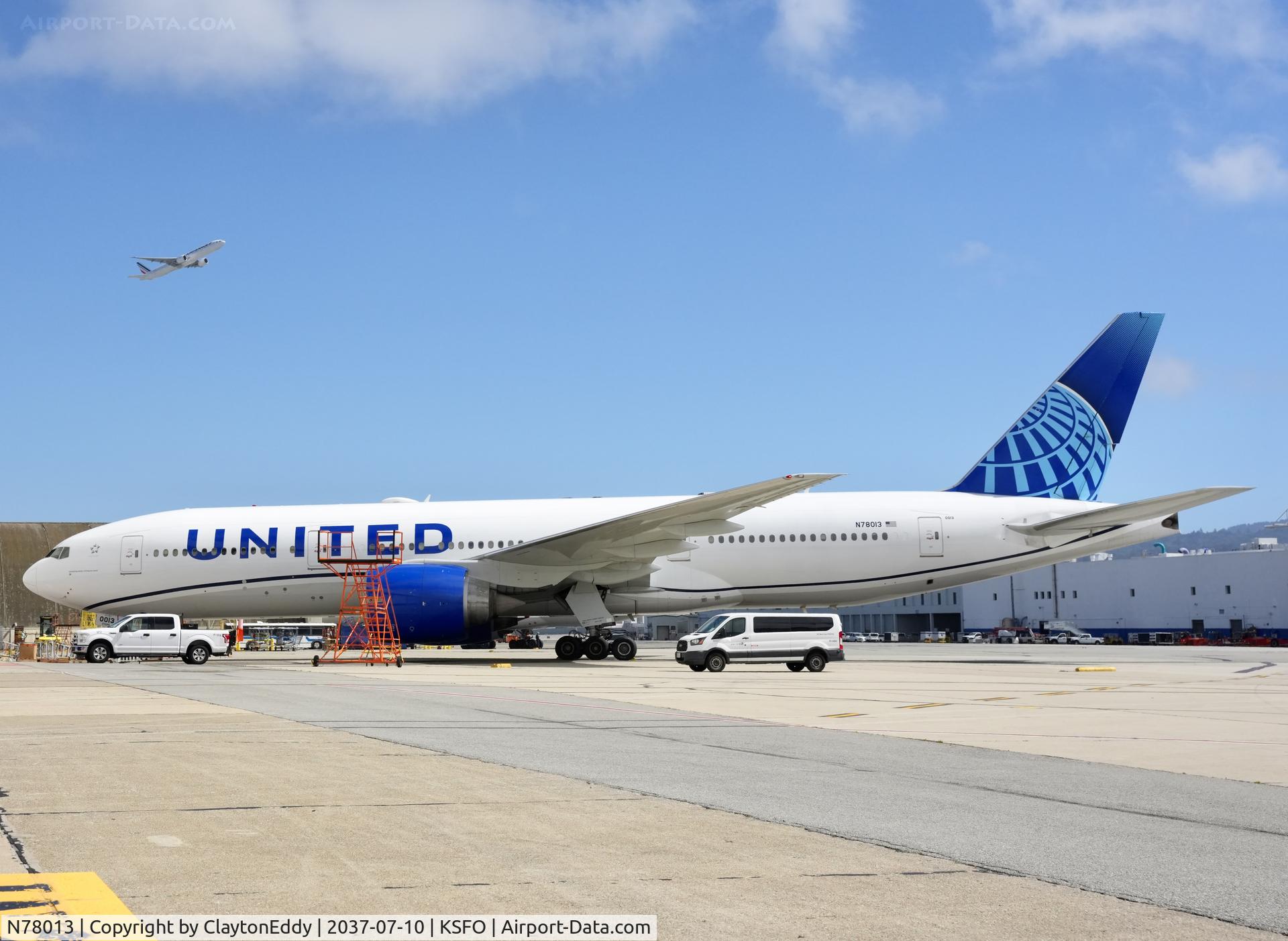 N78013, 1999 Boeing 777-224, c/n 29861 l/n 243, SFO 2026