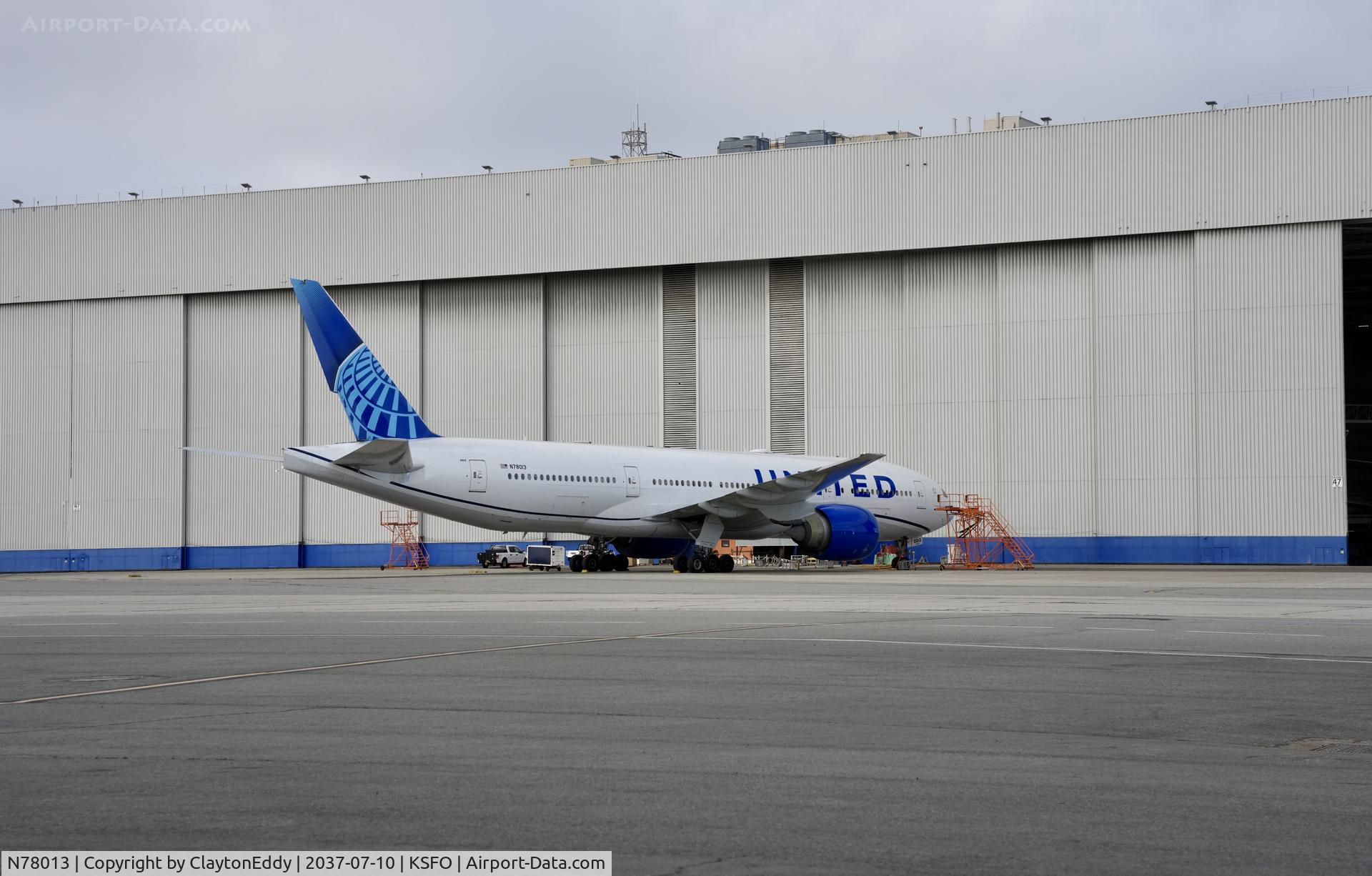N78013, 1999 Boeing 777-224, c/n 29861 l/n 243, SFO 2026