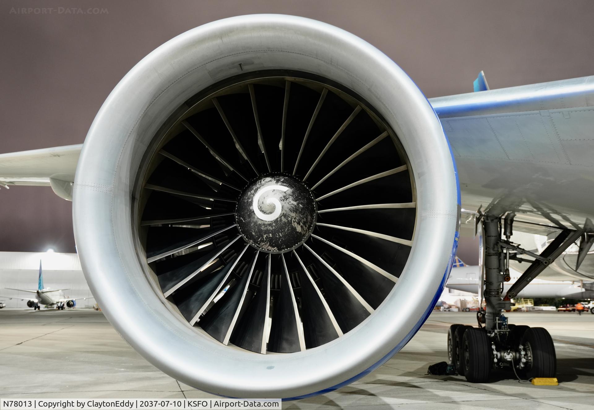 N78013, 1999 Boeing 777-224, c/n 29861 l/n 243, SFO 2026