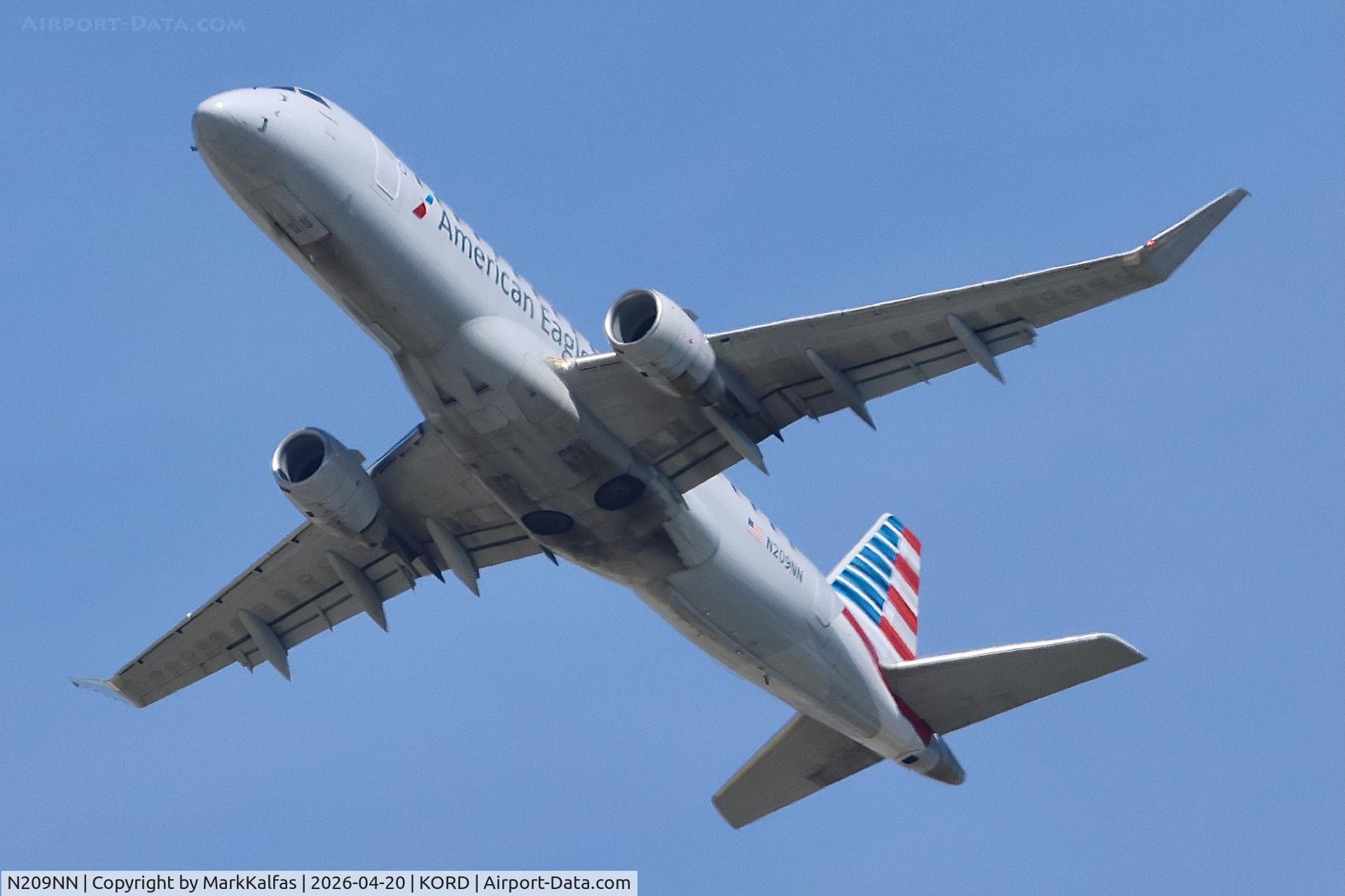 N209NN, 2015 Embraer 175LR (ERJ-170-200LR), c/n 17000497, E75L Envoy / American Eagle Embraer E175LR N209NN departing 28R KORD