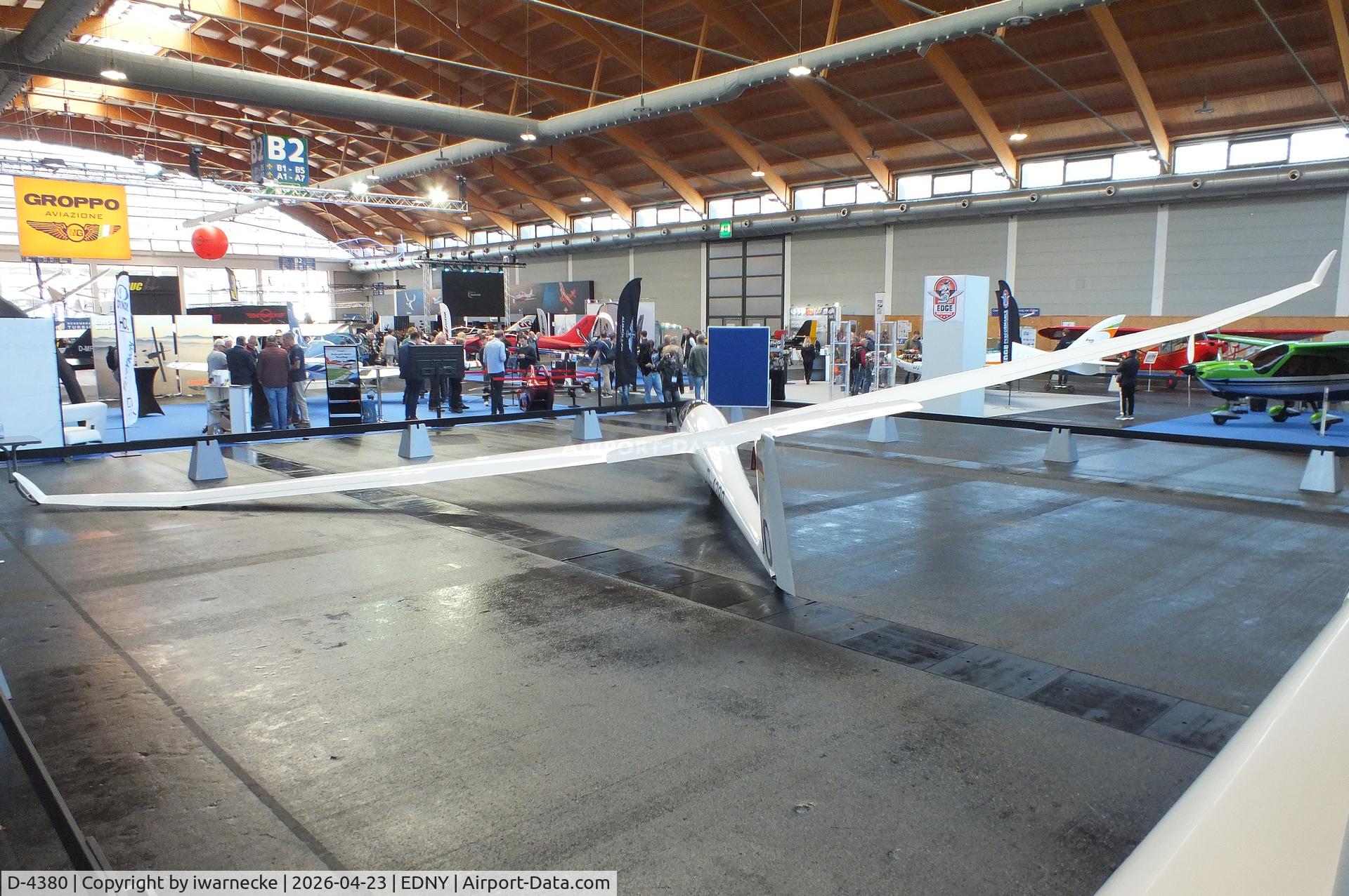 D-4380, 2000 Schempp-Hirth Discus 2B, c/n 77, Schempp-Hirth Discus 2B at the AERO 2026, Friedrichshafen