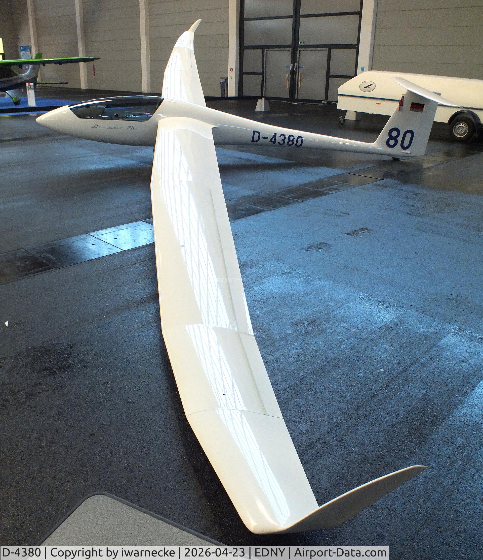 D-4380, 2000 Schempp-Hirth Discus 2B, c/n 77, Schempp-Hirth Discus 2B at the AERO 2026, Friedrichshafen