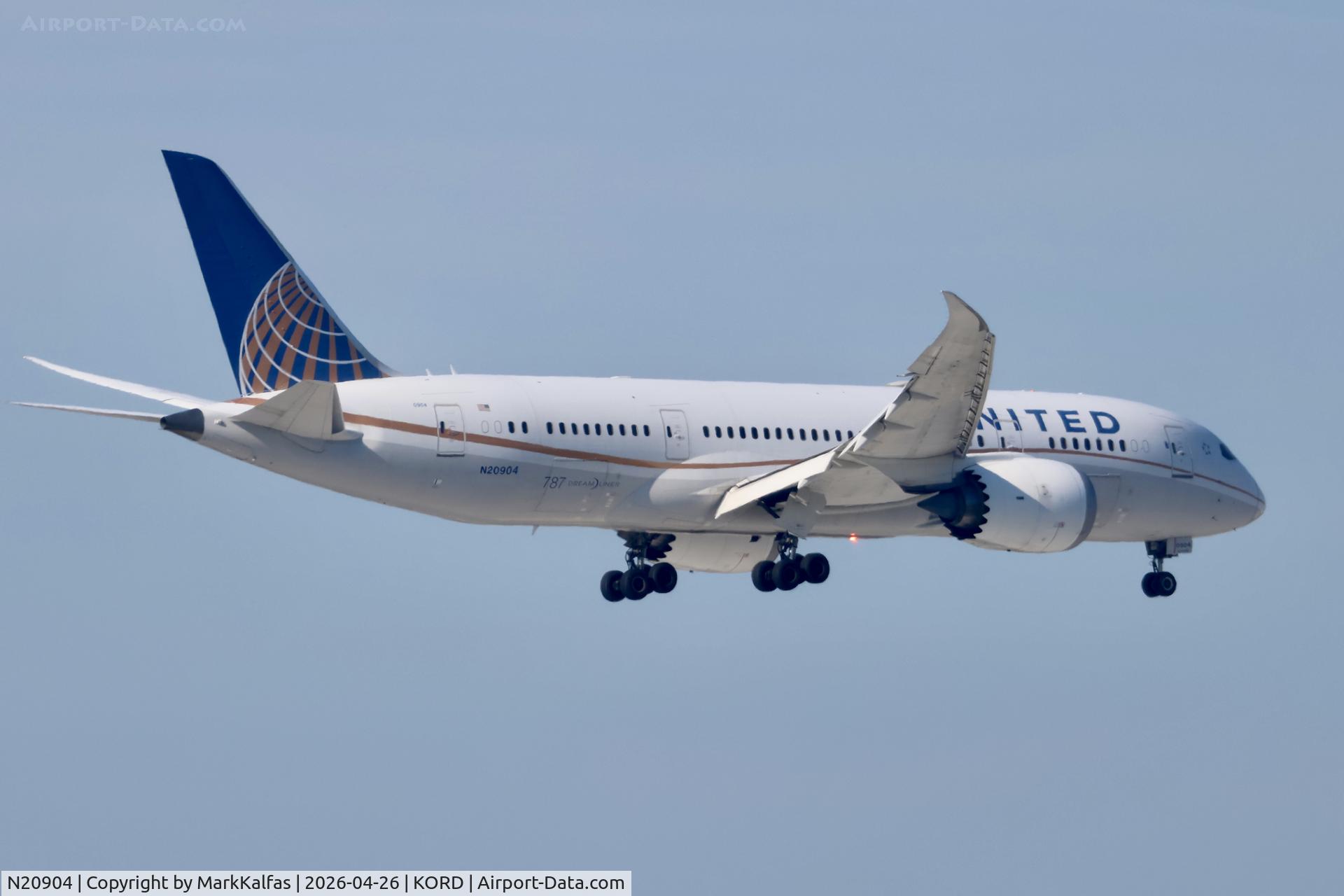 N20904, 2012 Boeing 787-8 Dreamliner, c/n 34824 l/n 53, B788 United Airlines Boeing 787-8 Dreamliner N20904 arriving  on 10C KORD