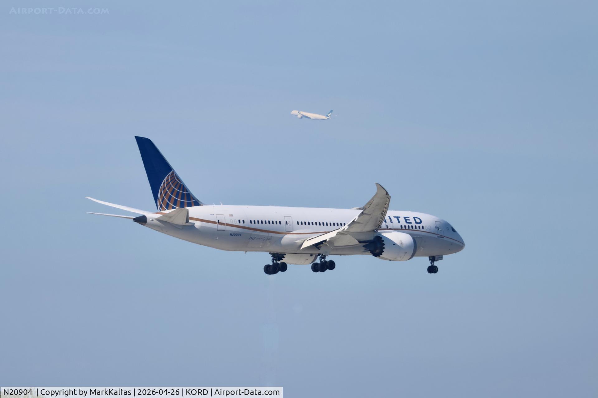 N20904 , 2012 Boeing 787-8 Dreamliner, c/n 34824 l/n 53, B788 United Airlines Boeing 787-8 Dreamliner N20904 arriving  on 10C KORD