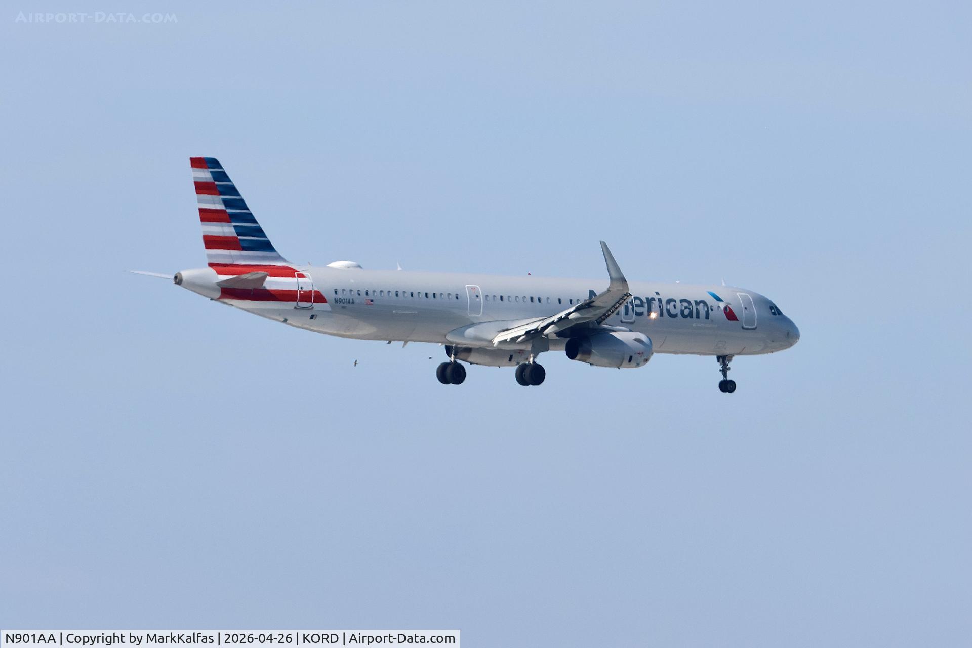 N901AA, 2017 Airbus A321-231, c/n 7636, A321 American Airbus A321-231 N901AA on approach 10C KORD