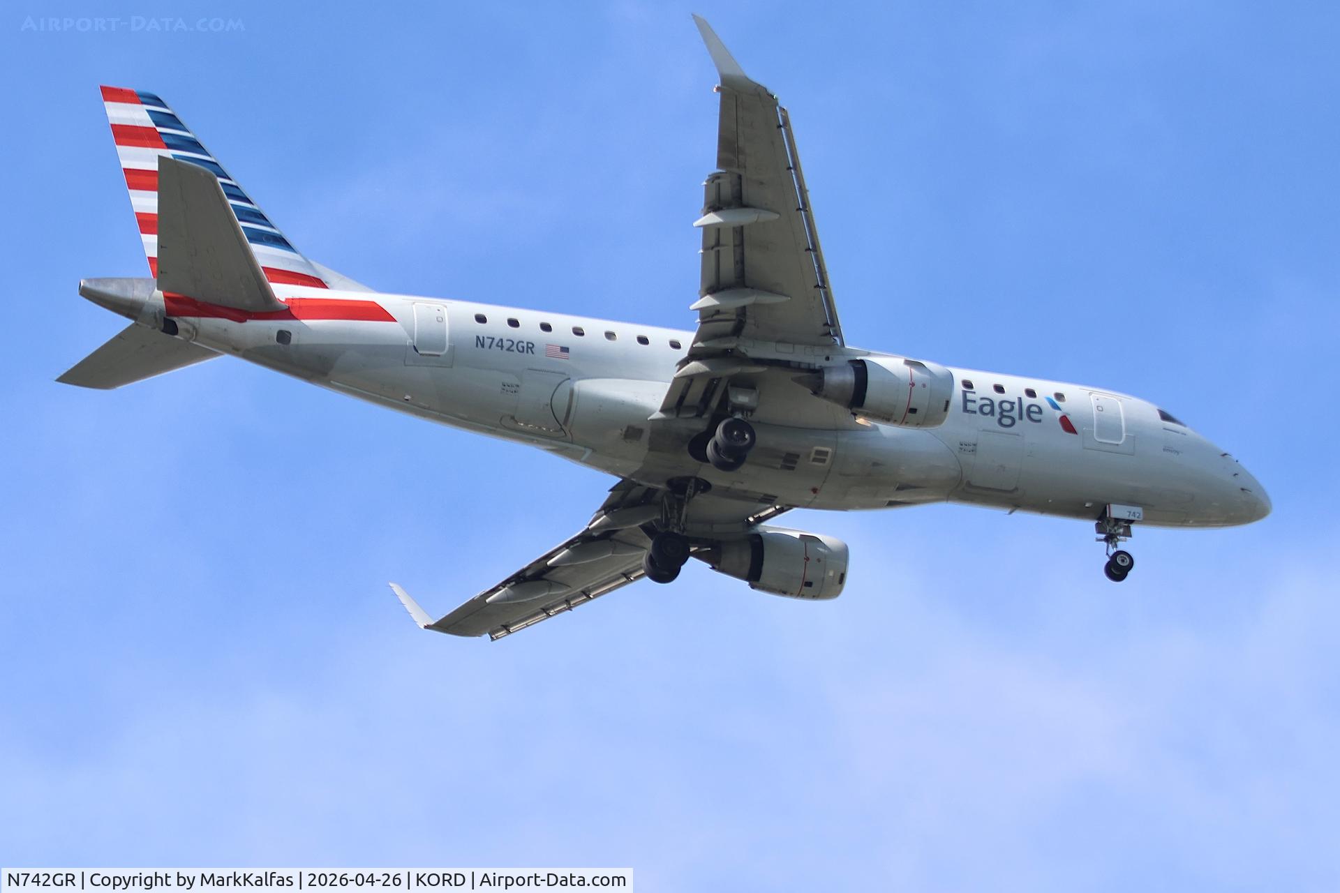 N742GR, 2006 Embraer 170SU (ERJ-170-100SU), c/n 17000140, E170 Envoy / American Eagle Embraer 170SU (ERJ-170-100SU)  N742GR, 10C approach KORD
