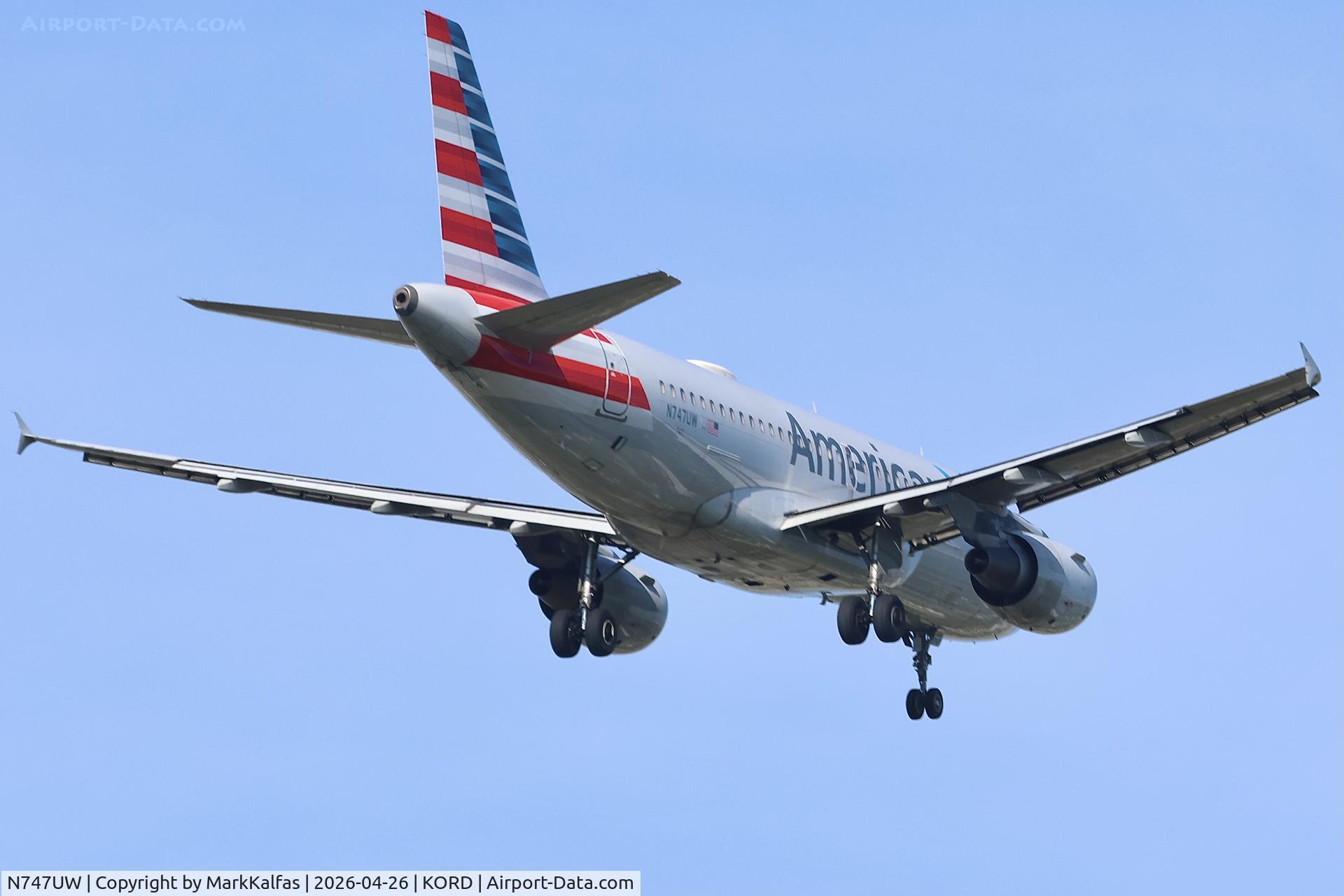N747UW, 2000 Airbus A319-112, c/n 1301, A319 American Airlines Airbus A319-112 N747UW on approach 10C KORD