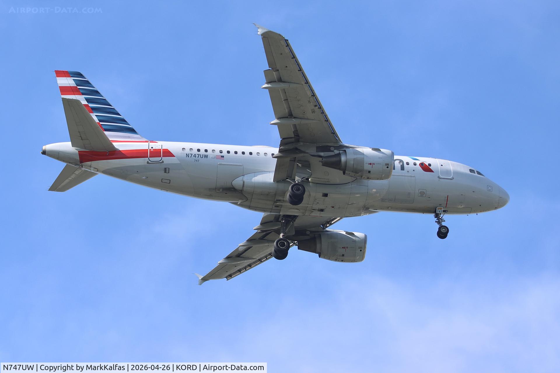 N747UW, 2000 Airbus A319-112, c/n 1301, A319 American Airlines Airbus A319-112 N747UW on approach 10C KORD