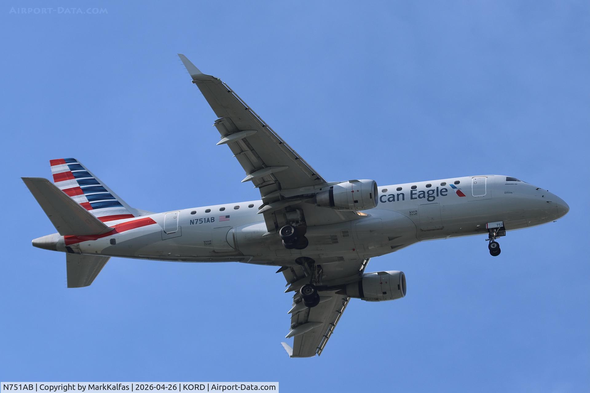 N751AB, Embraer 170SE  (ERJ-170-100SE), c/n 17000078, E170 Envoy /American Eagle Embraer 170SE (ERJ-170-100SE) N751AB on approach to KORD