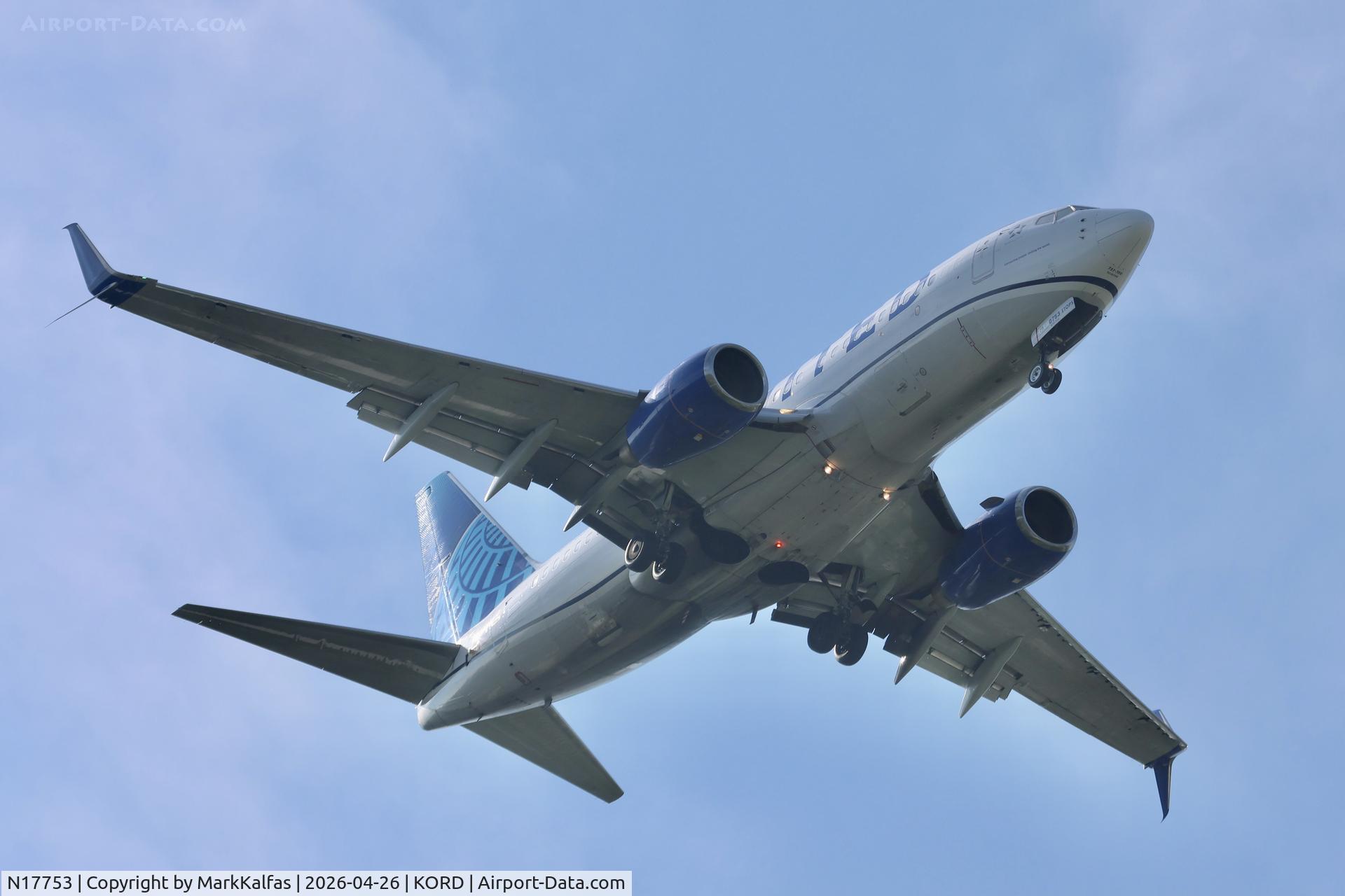 N17753, 2002 Boeing 737-7V3, c/n 30463 l/n 1221, B737 United Airlines Boeing 737-7V3, N17753 on approach 10C KORD