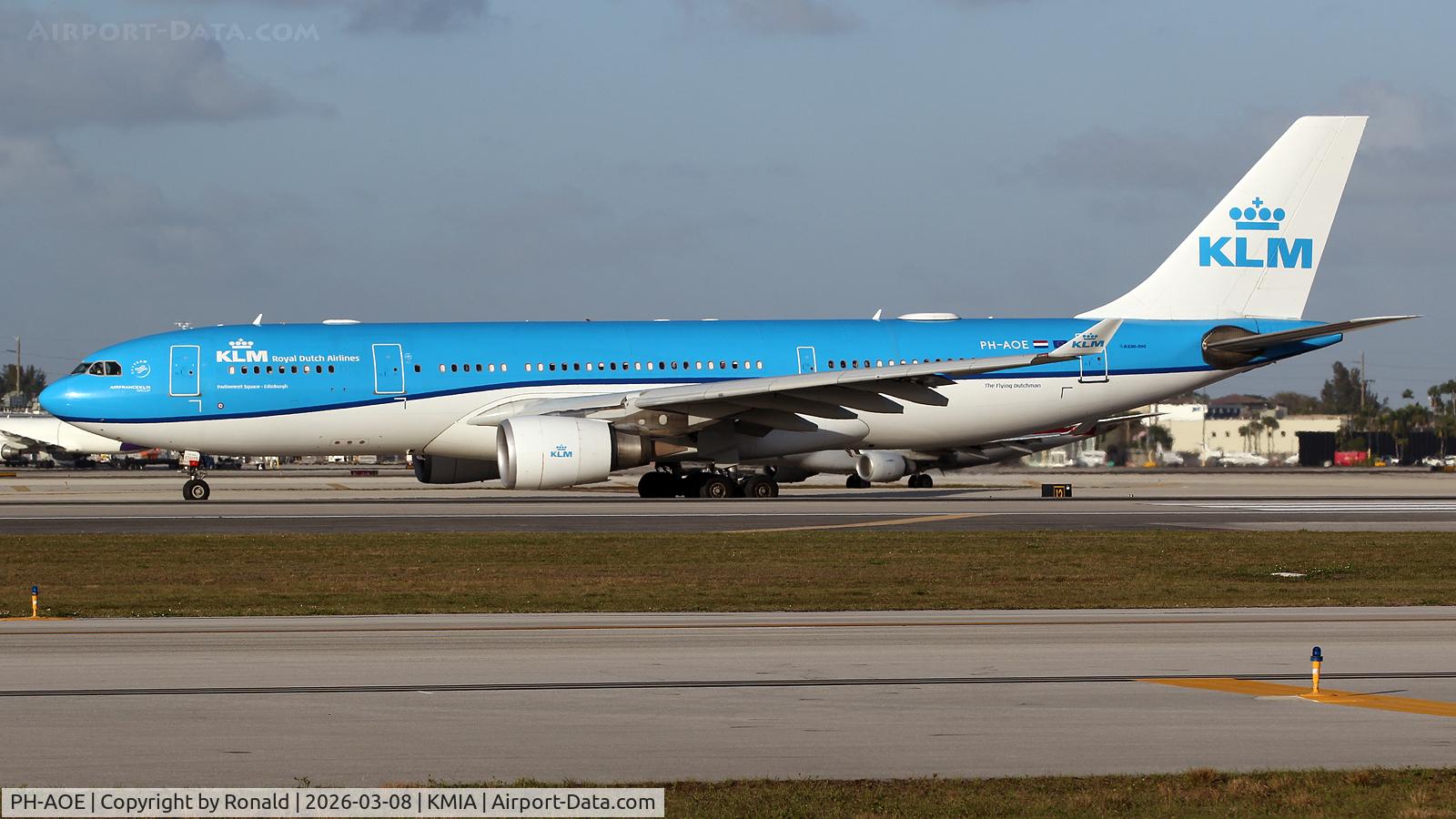 PH-AOE, 2006 Airbus A330-203, c/n 770, at mia