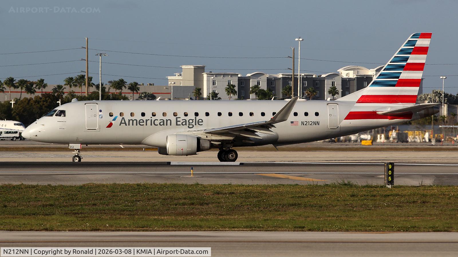 N212NN, 2015 Embraer 175LR (ERJ-170-200LR), c/n 17000504, at mia