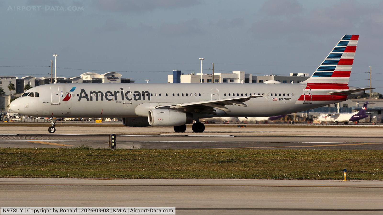 N978UY, 2012 Airbus A321-231, c/n 5422, at mia