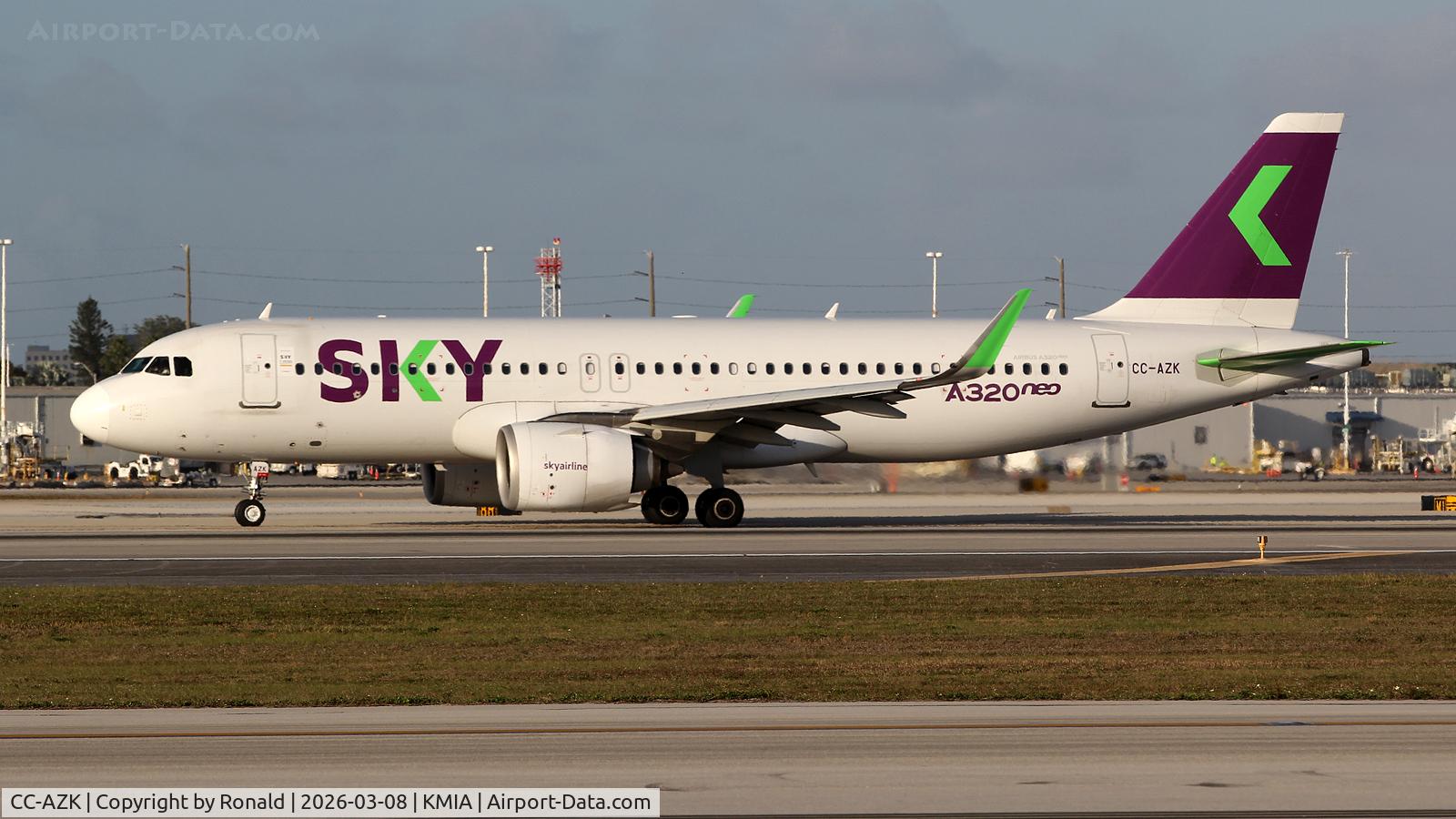 CC-AZK, 2012 Airbus A321-231, c/n 5422, at mia