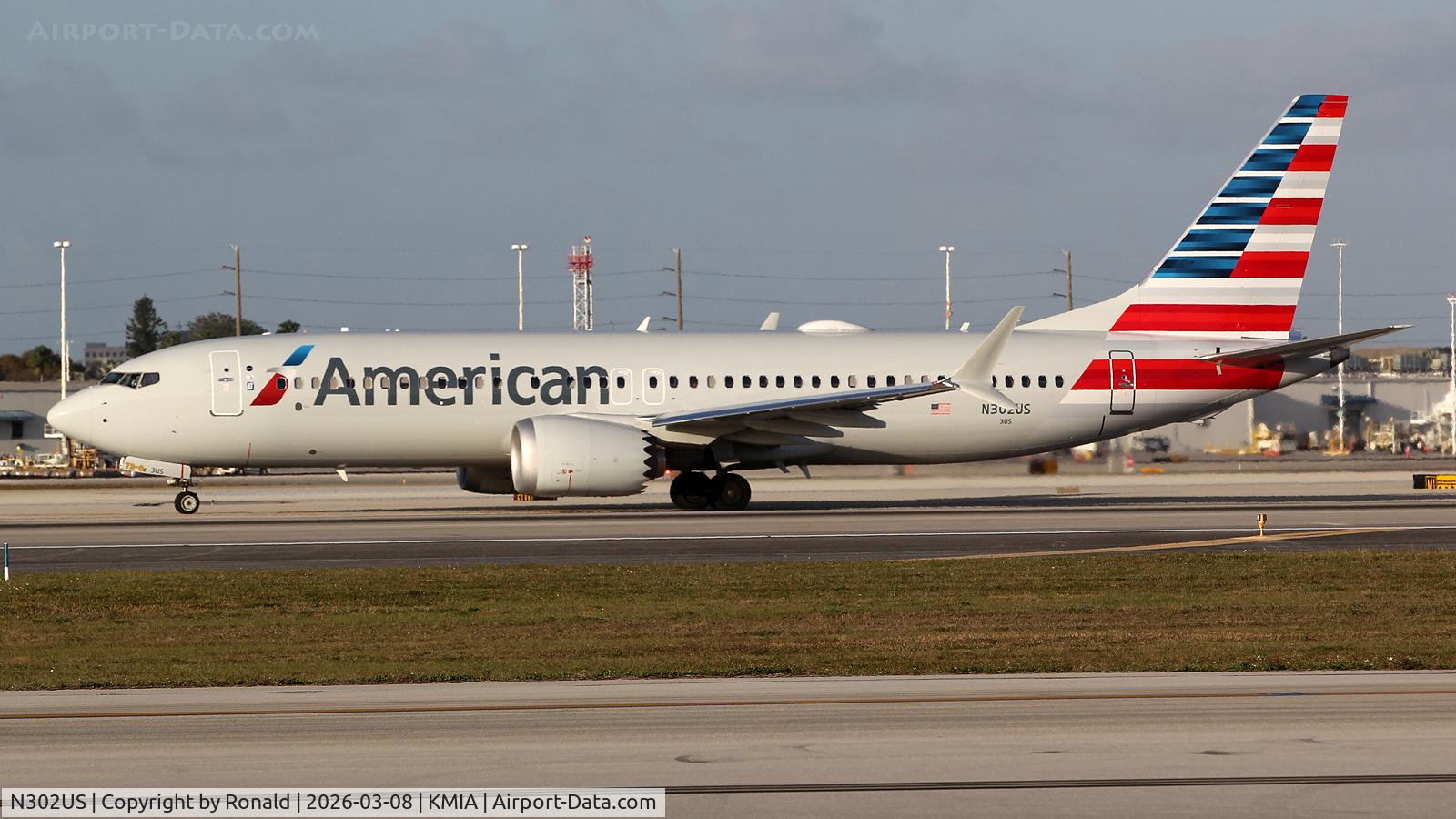 N302US, 1989 Airbus A320-211, c/n 032, at mia