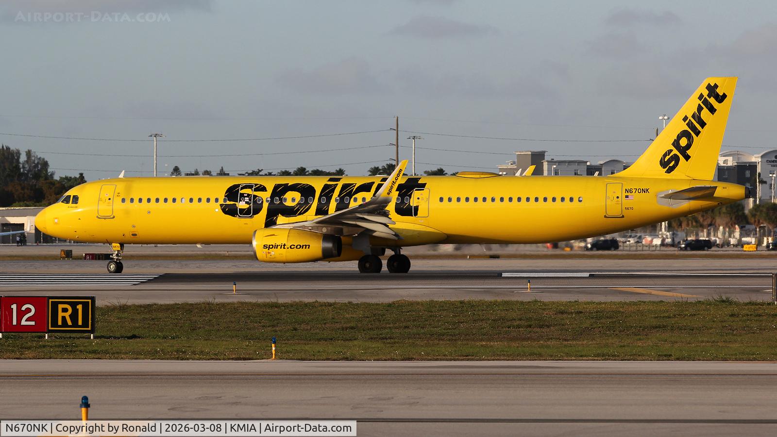 N670NK, 2016 Airbus A321-231, c/n 7106, at mia