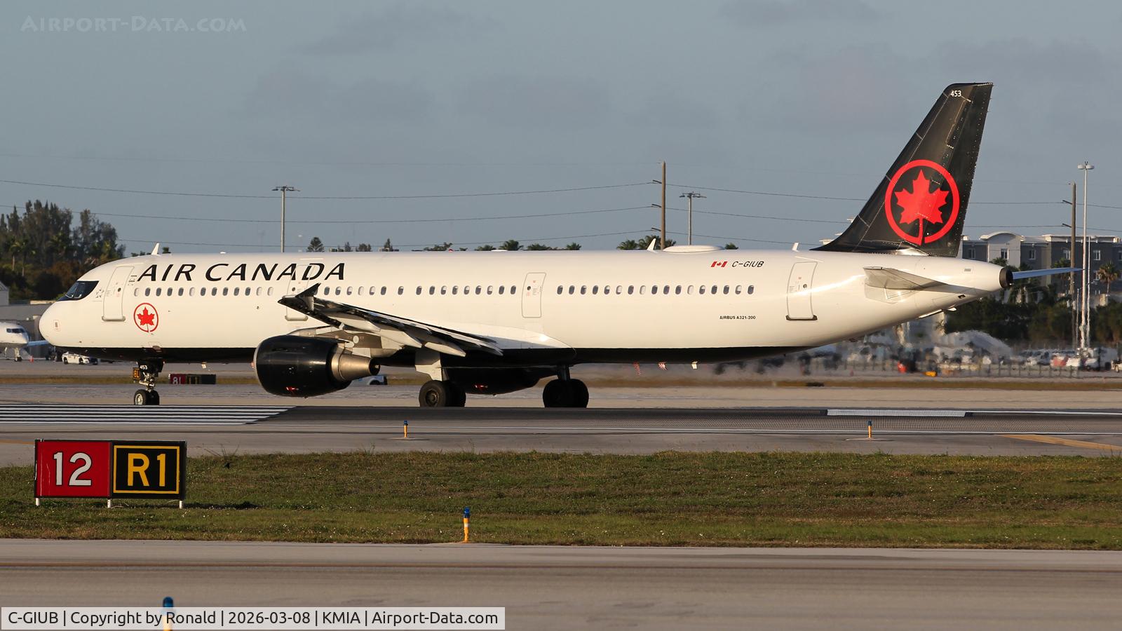 C-GIUB, 2001 Airbus A321-211, c/n 1623, at mia