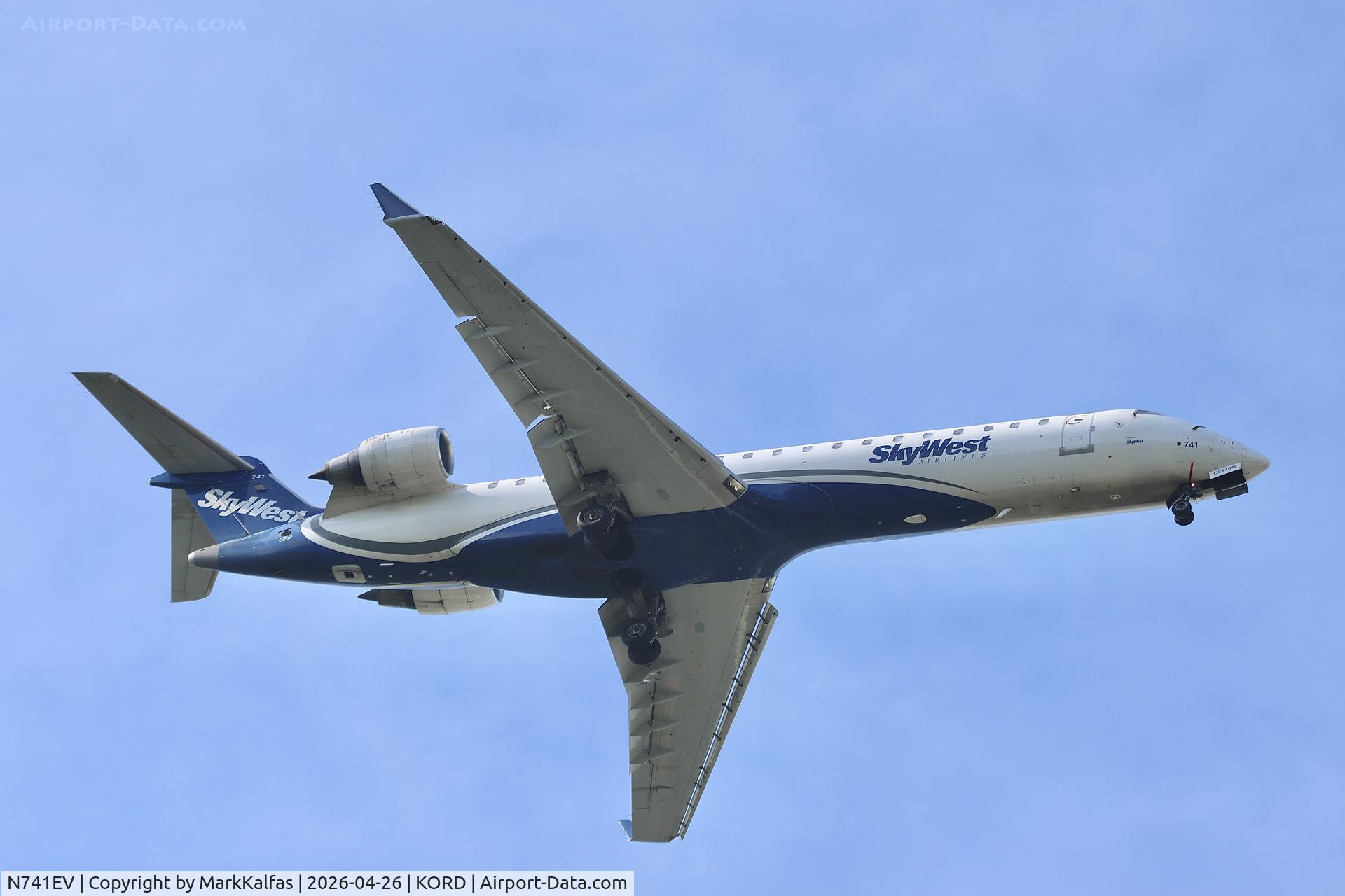 N741EV, 2004 Bombardier CRJ-701ER (CL-600-2C10) Regional Jet, c/n 10155, CRJ7 SkyWest / United Express  Bombardier CRJ-701ER N741EV 10C approach KORD