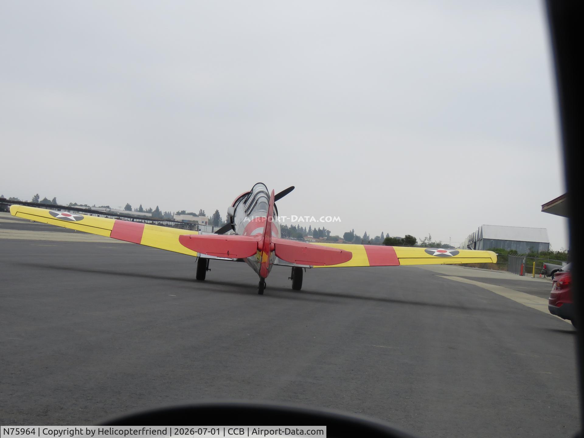N75964, 1943 North American SNJ-4 Texan, c/n 88-9830, Starting to taxi