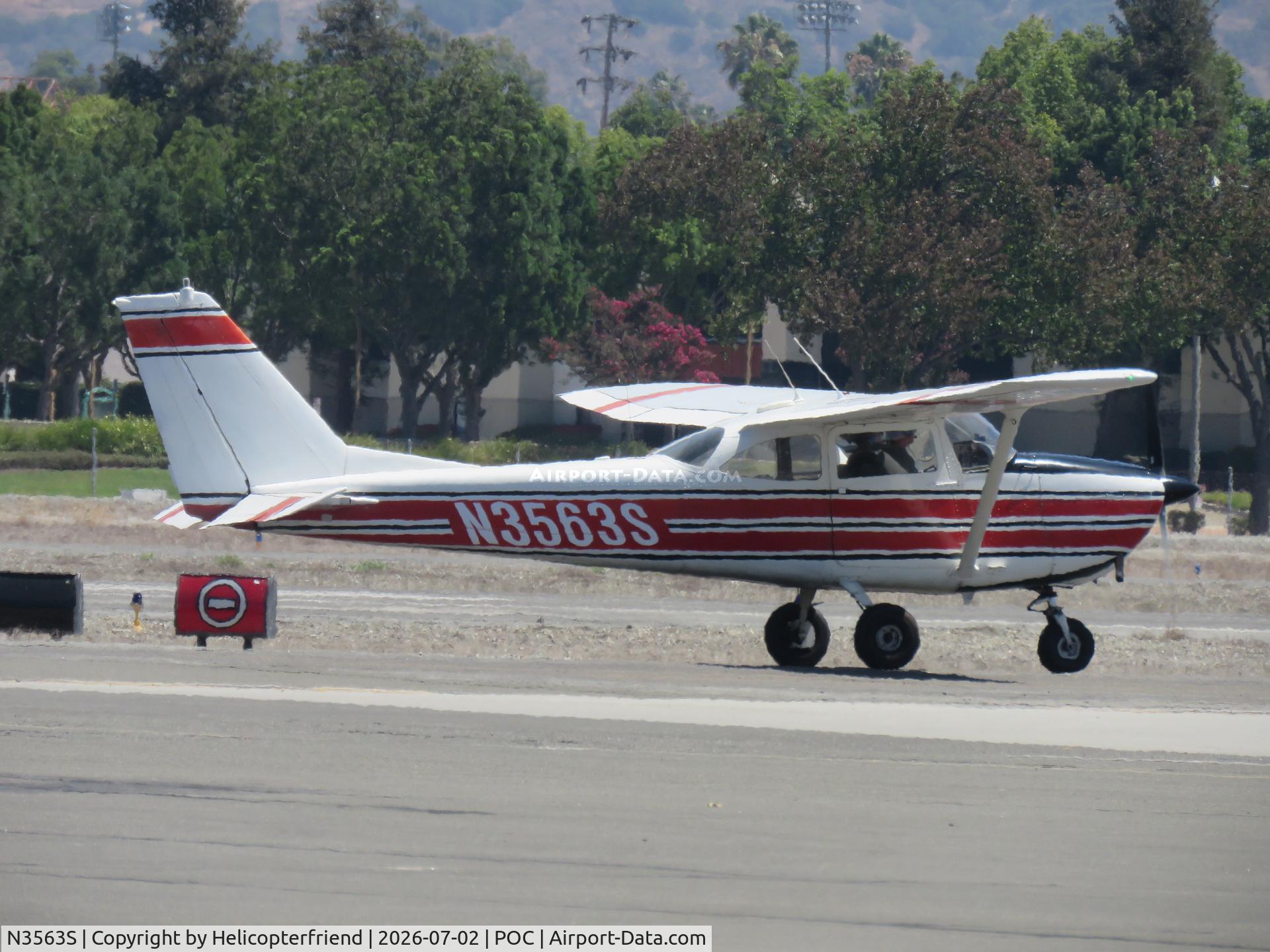 N3563S, 1964 Cessna 172E, c/n 17250763, Taxiing