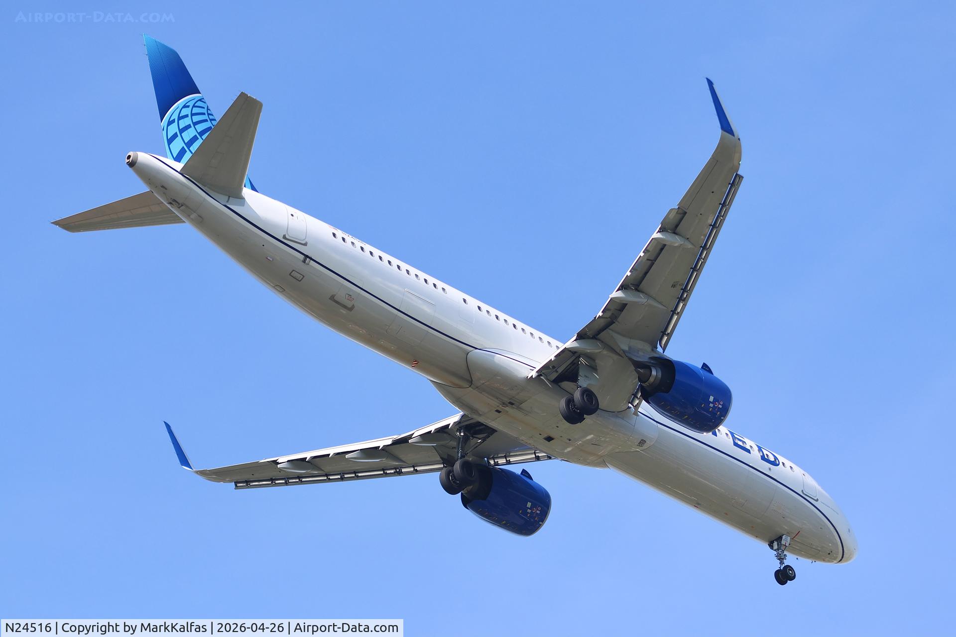 N24516, 2024 Airbus A321- 271NX, c/n 12068, A21N United Airlines AIRBUS A321-271NX N24516 10C approach KORD